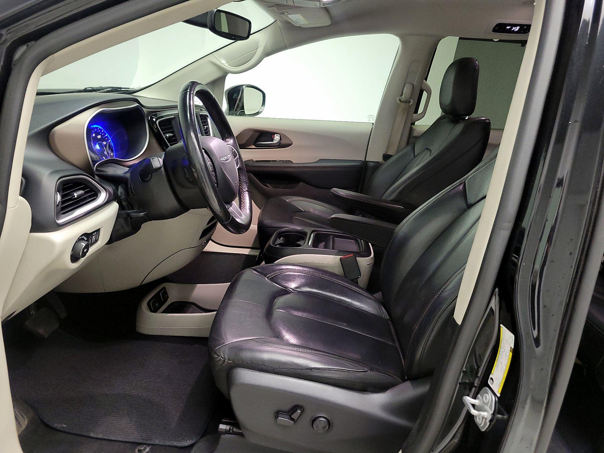 Thumbnail: 2019 Chrysler Pacifica - 11