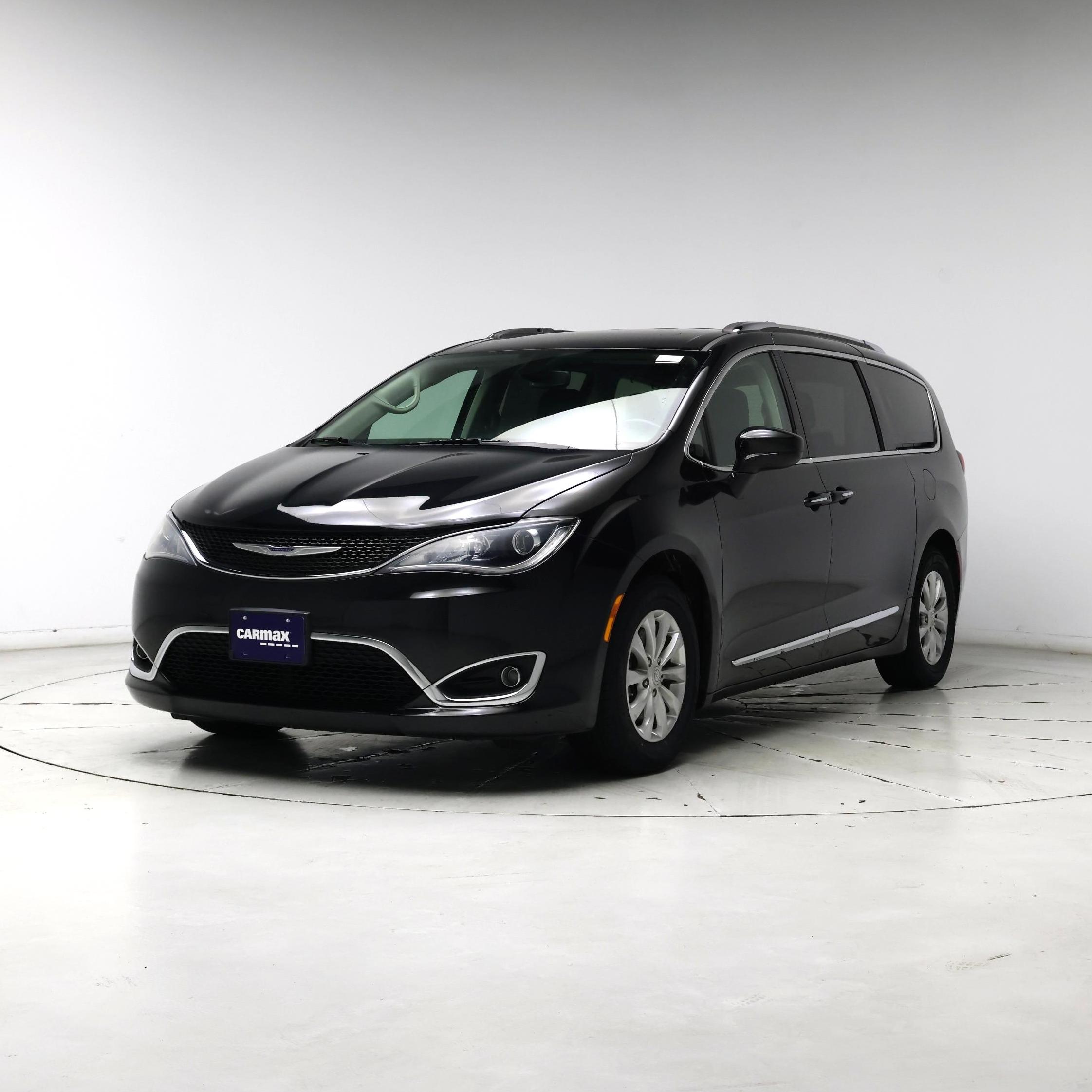 Thumbnail: 2019 Chrysler Pacifica - 4
