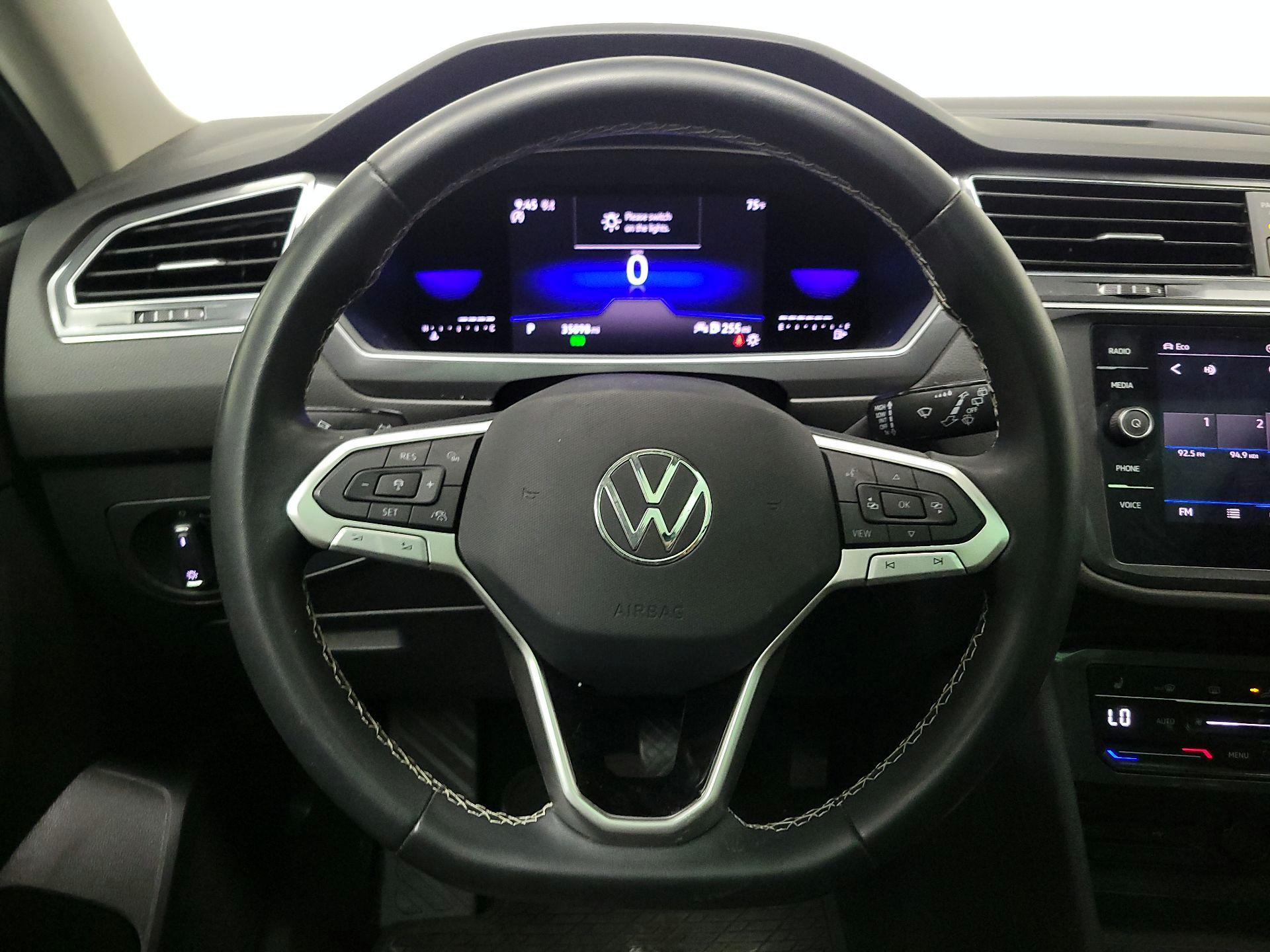 Thumbnail: 2022 Volkswagen Tiguan - 10