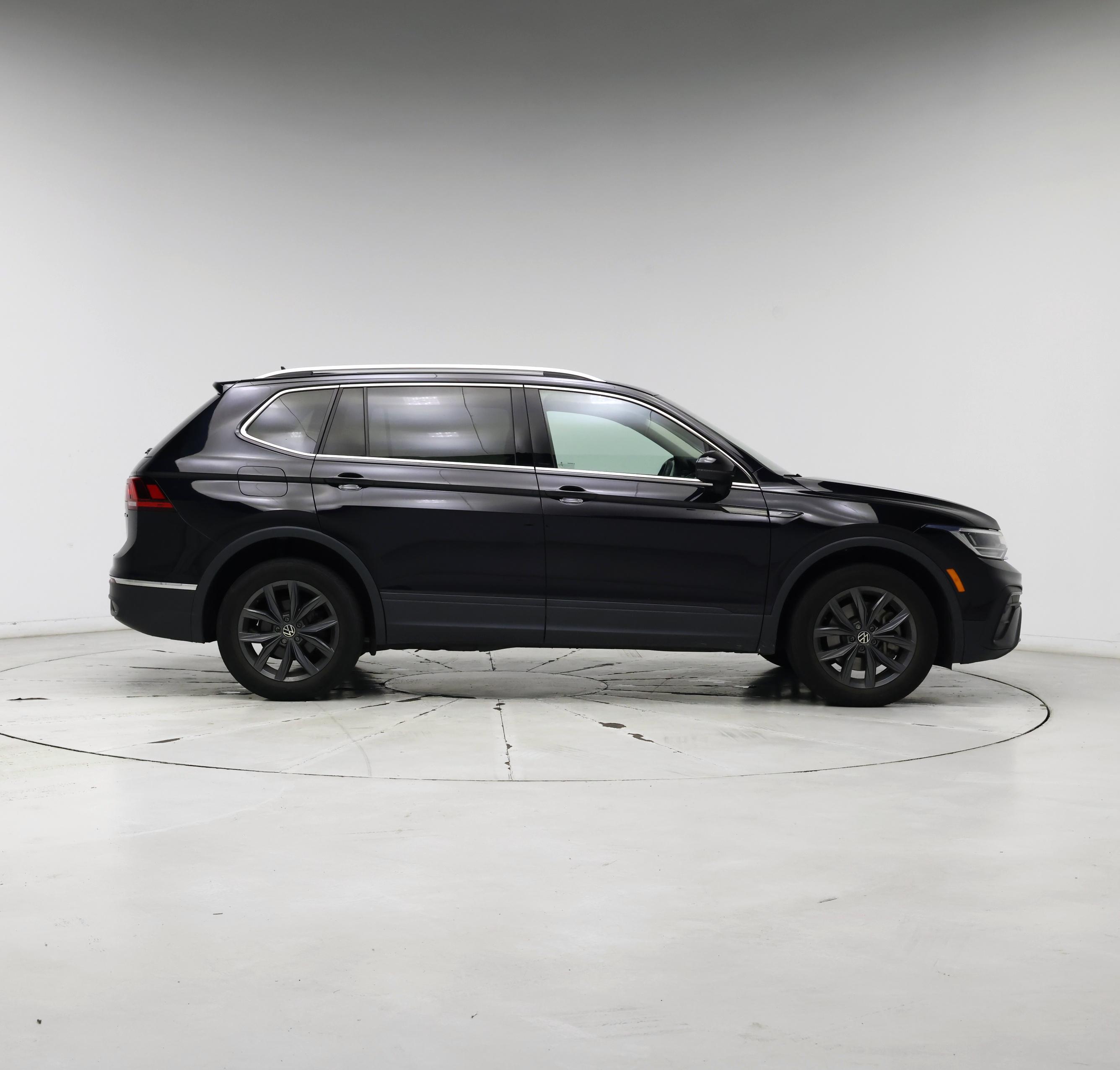 Thumbnail: 2022 Volkswagen Tiguan - 7