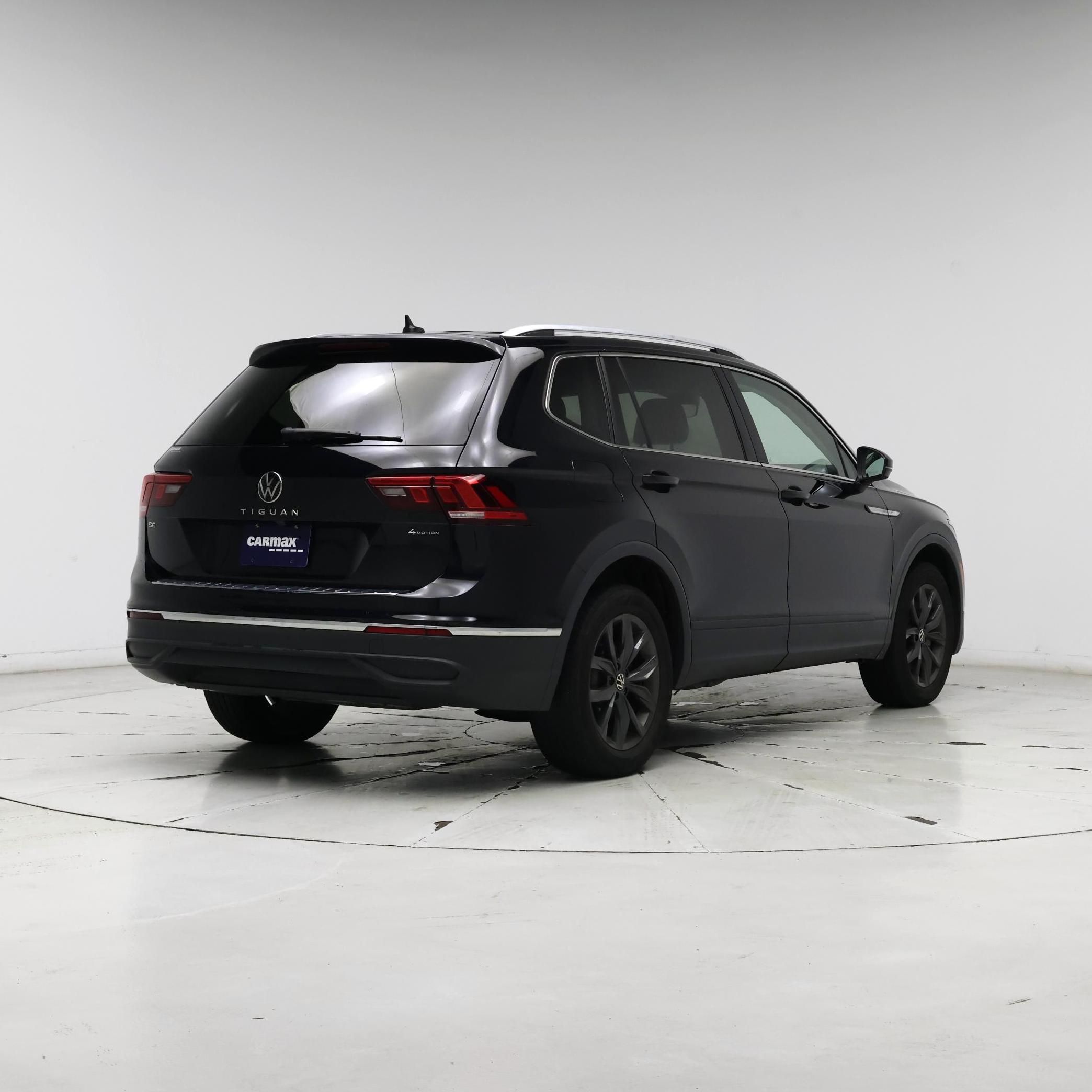 Thumbnail: 2022 Volkswagen Tiguan - 8
