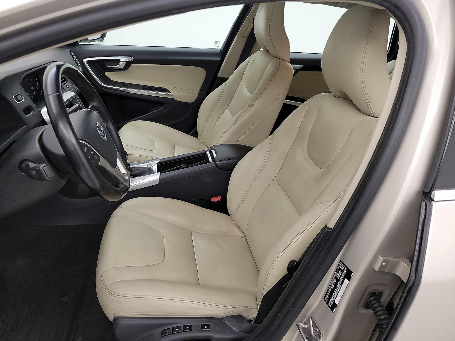 Thumbnail: 2017 Volvo V60 - 11
