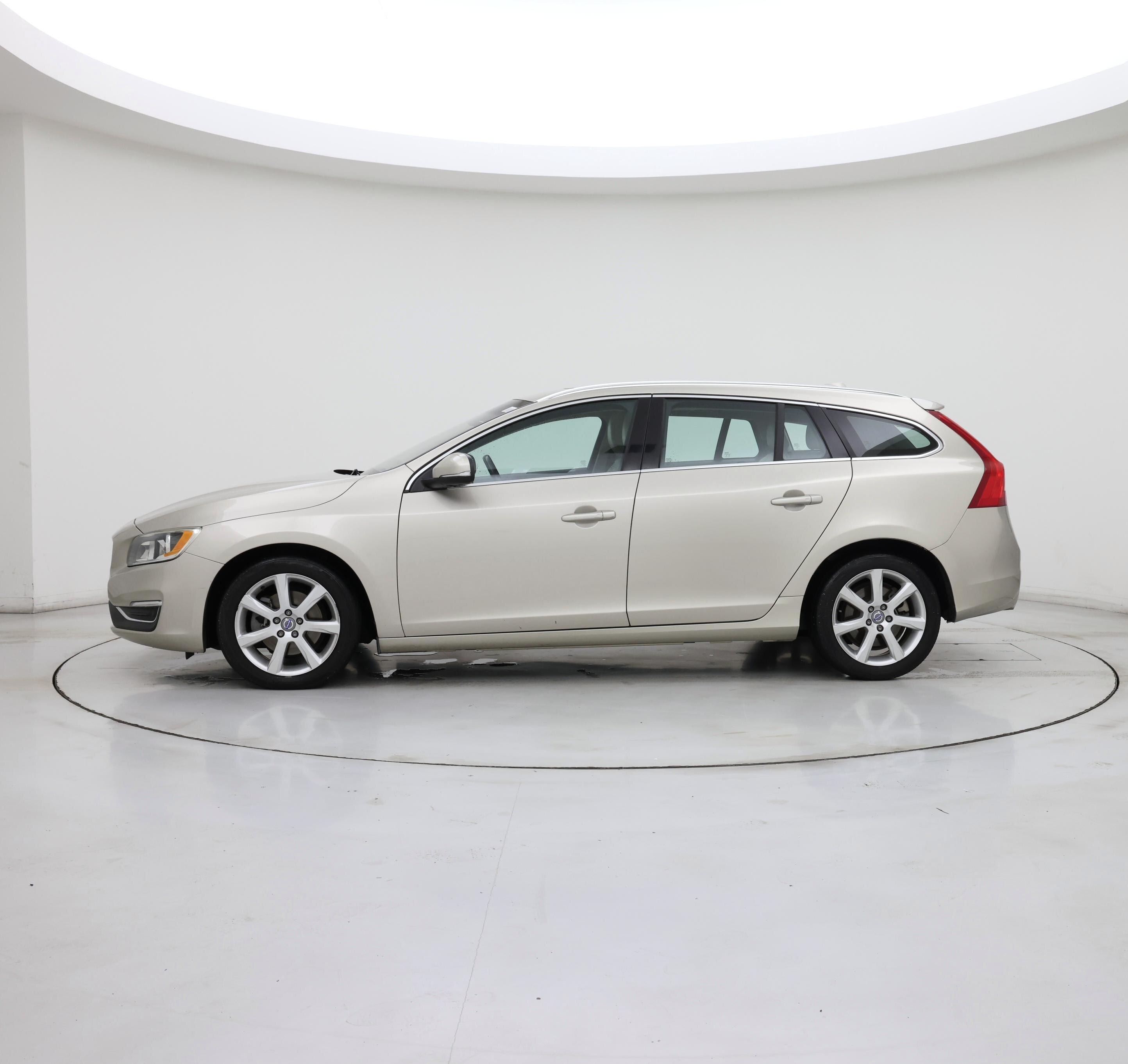Thumbnail: 2017 Volvo V60 - 3