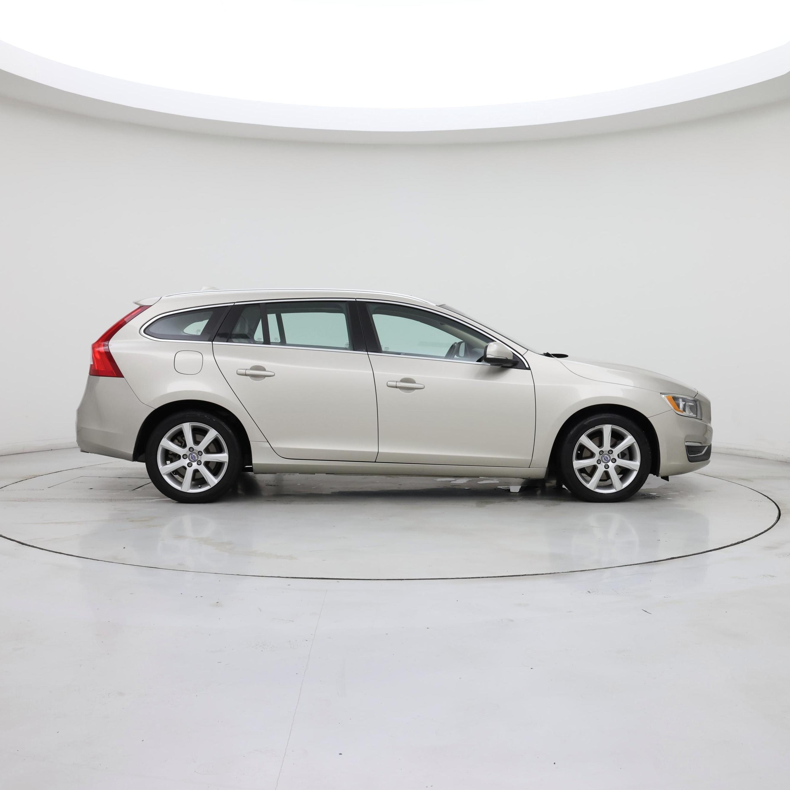 Thumbnail: 2017 Volvo V60 - 7