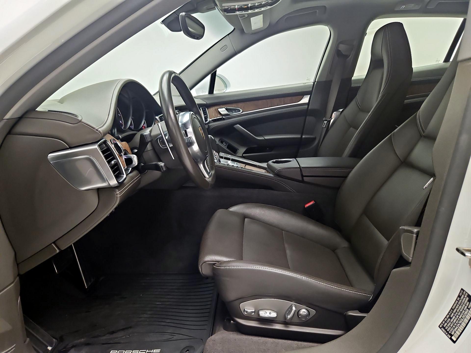 Thumbnail: 2016 Porsche Panamera - 11