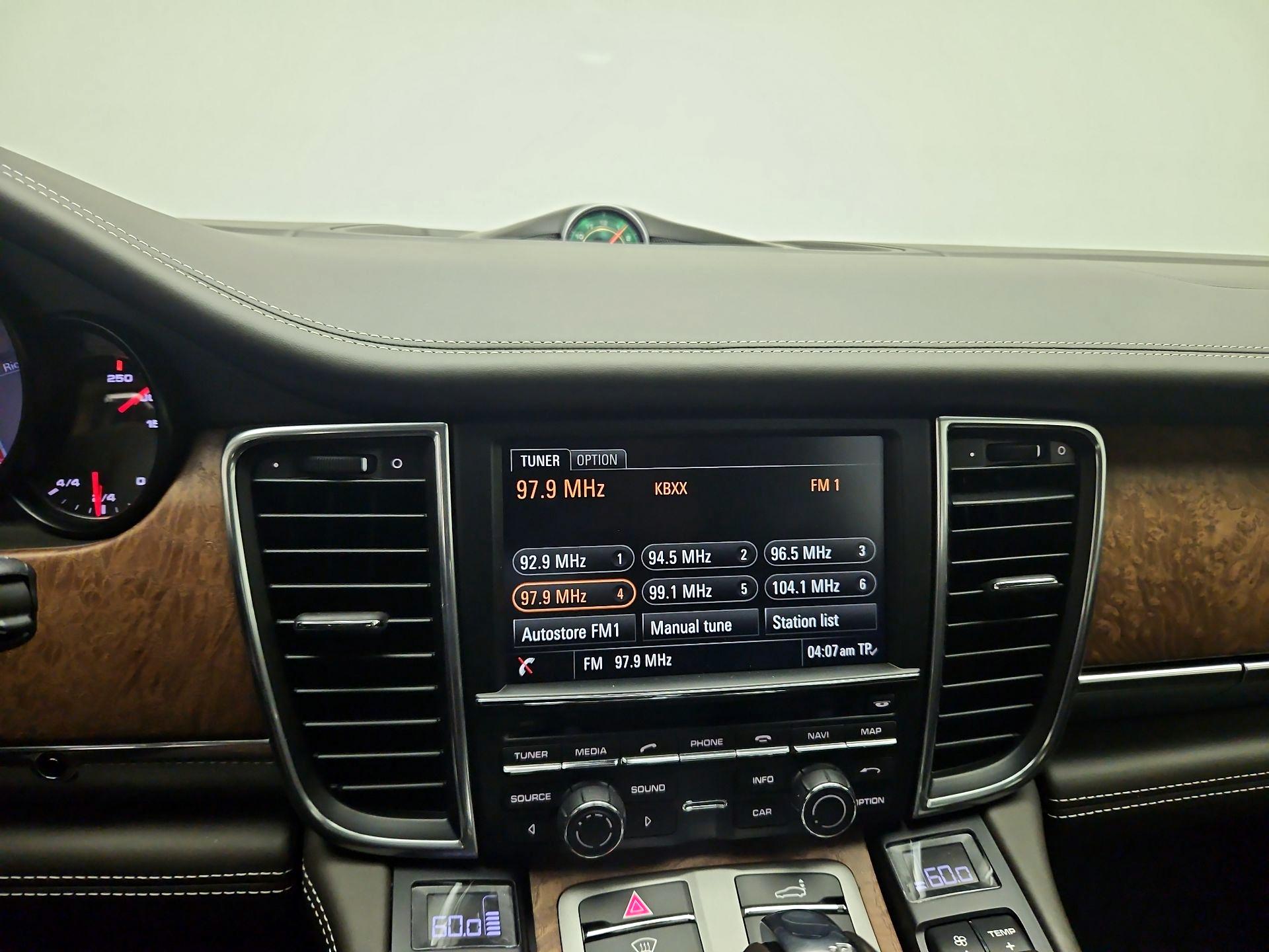 Thumbnail: 2016 Porsche Panamera - 14