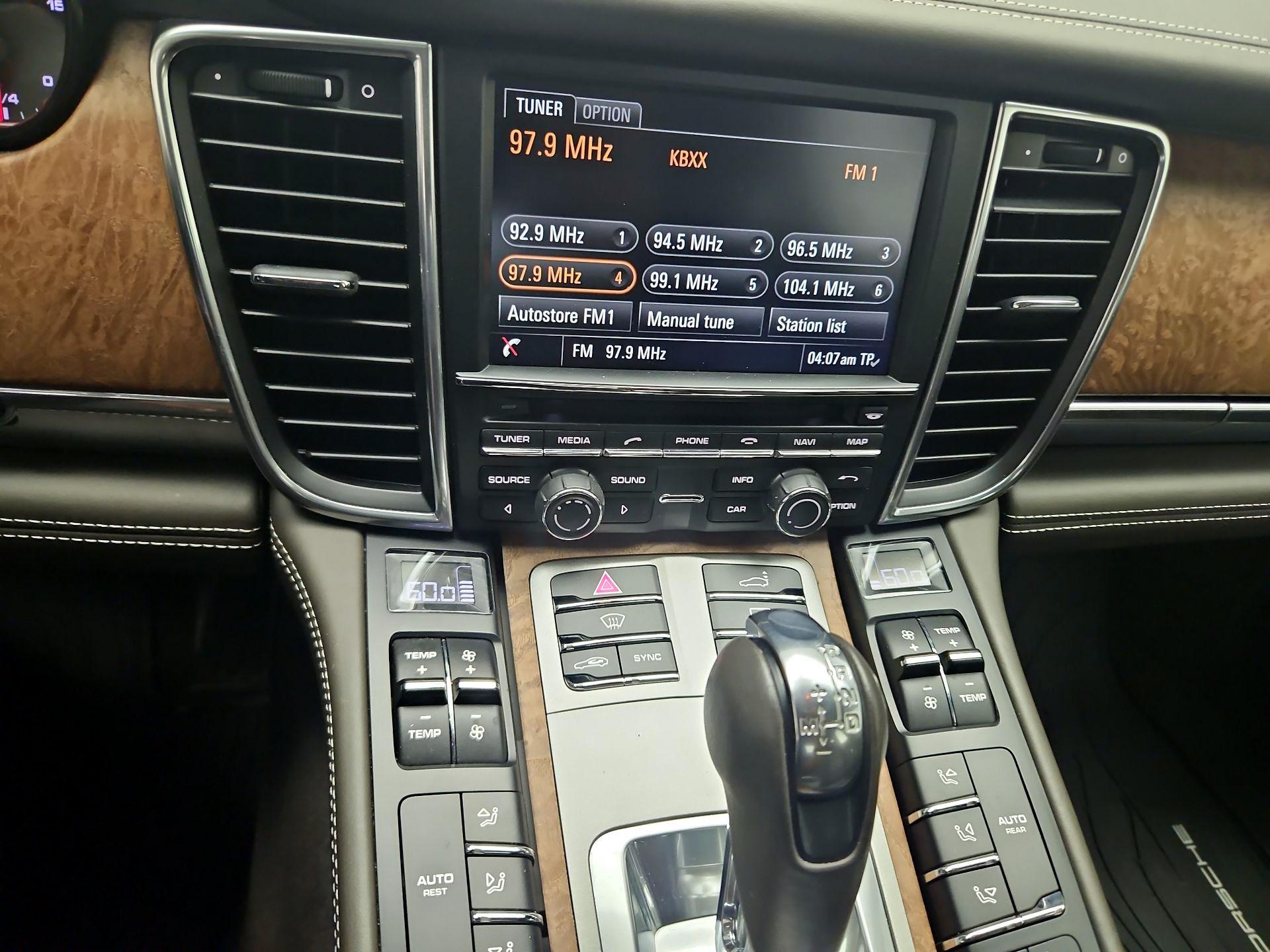 Thumbnail: 2016 Porsche Panamera - 15