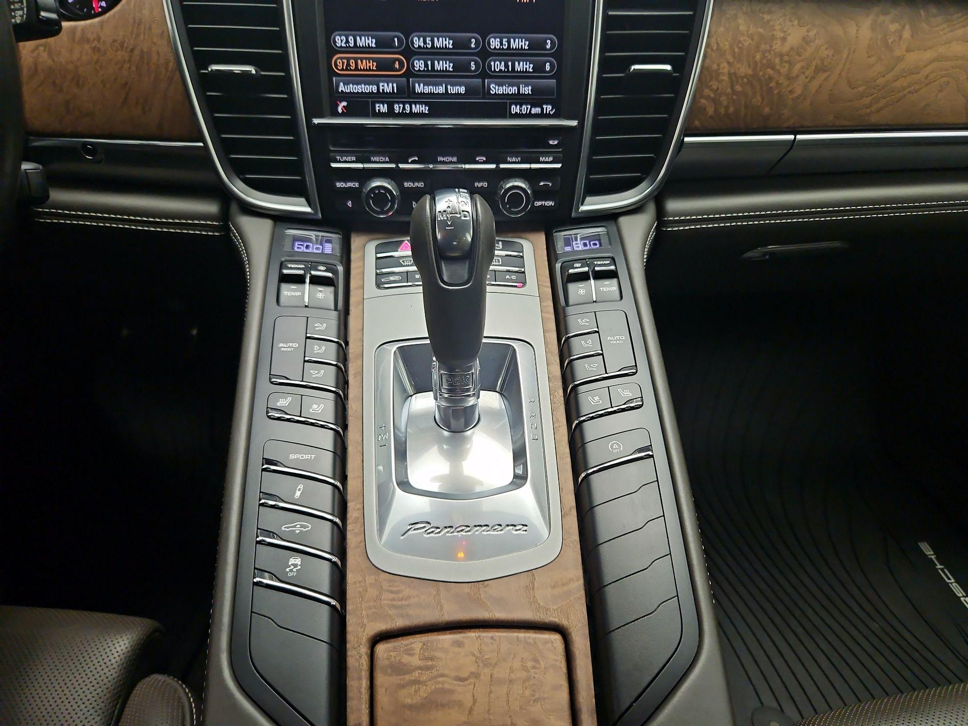 Thumbnail: 2016 Porsche Panamera - 16