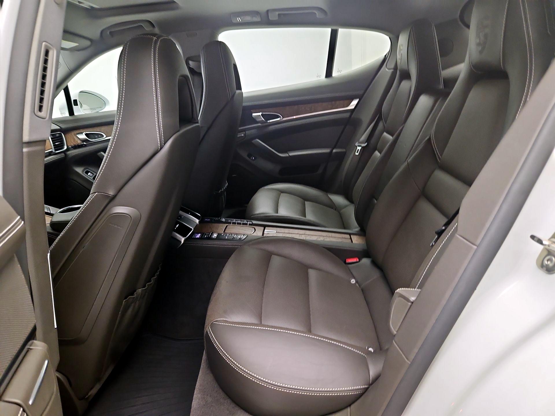 Thumbnail: 2016 Porsche Panamera - 17