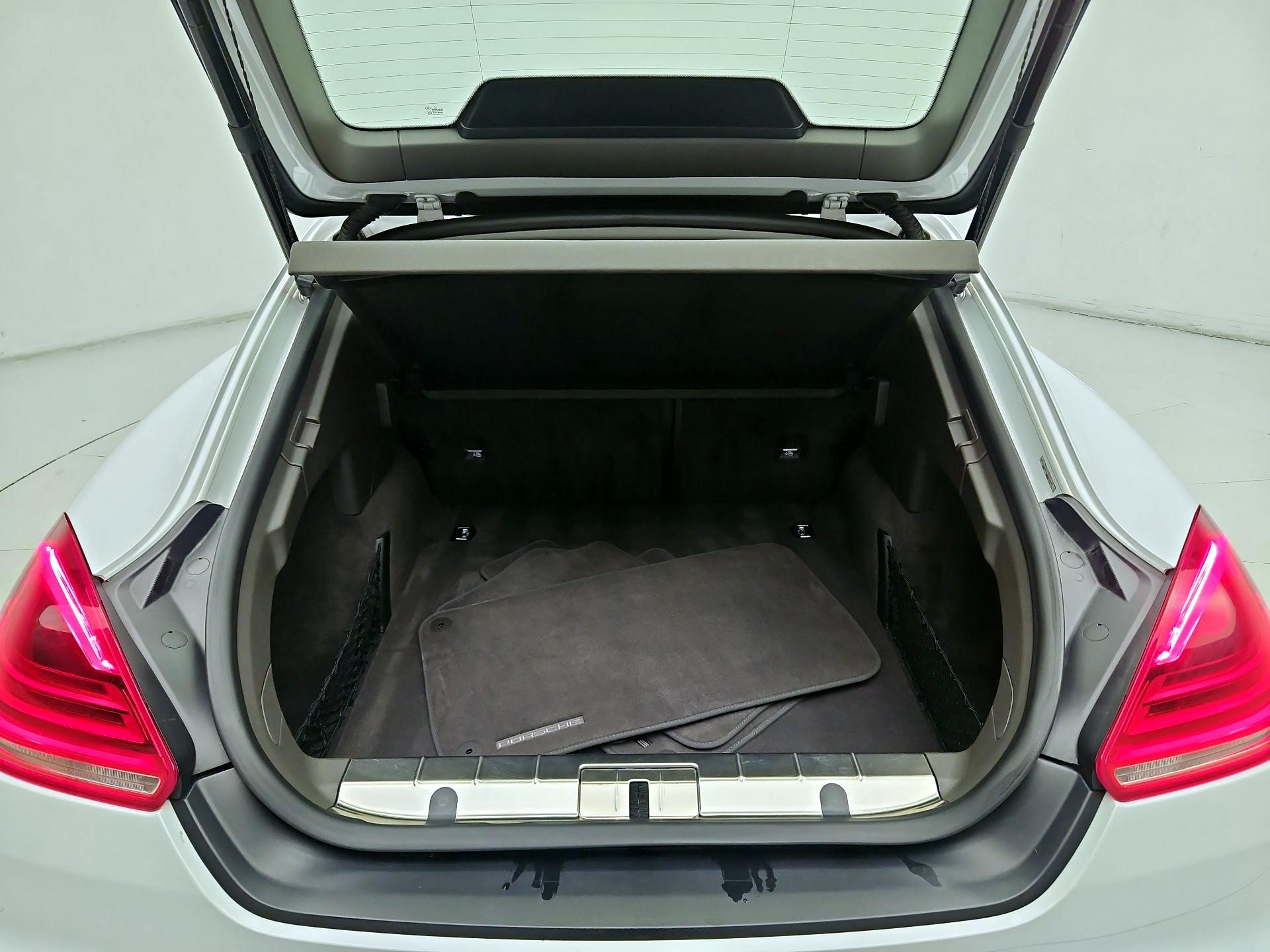 Thumbnail: 2016 Porsche Panamera - 18