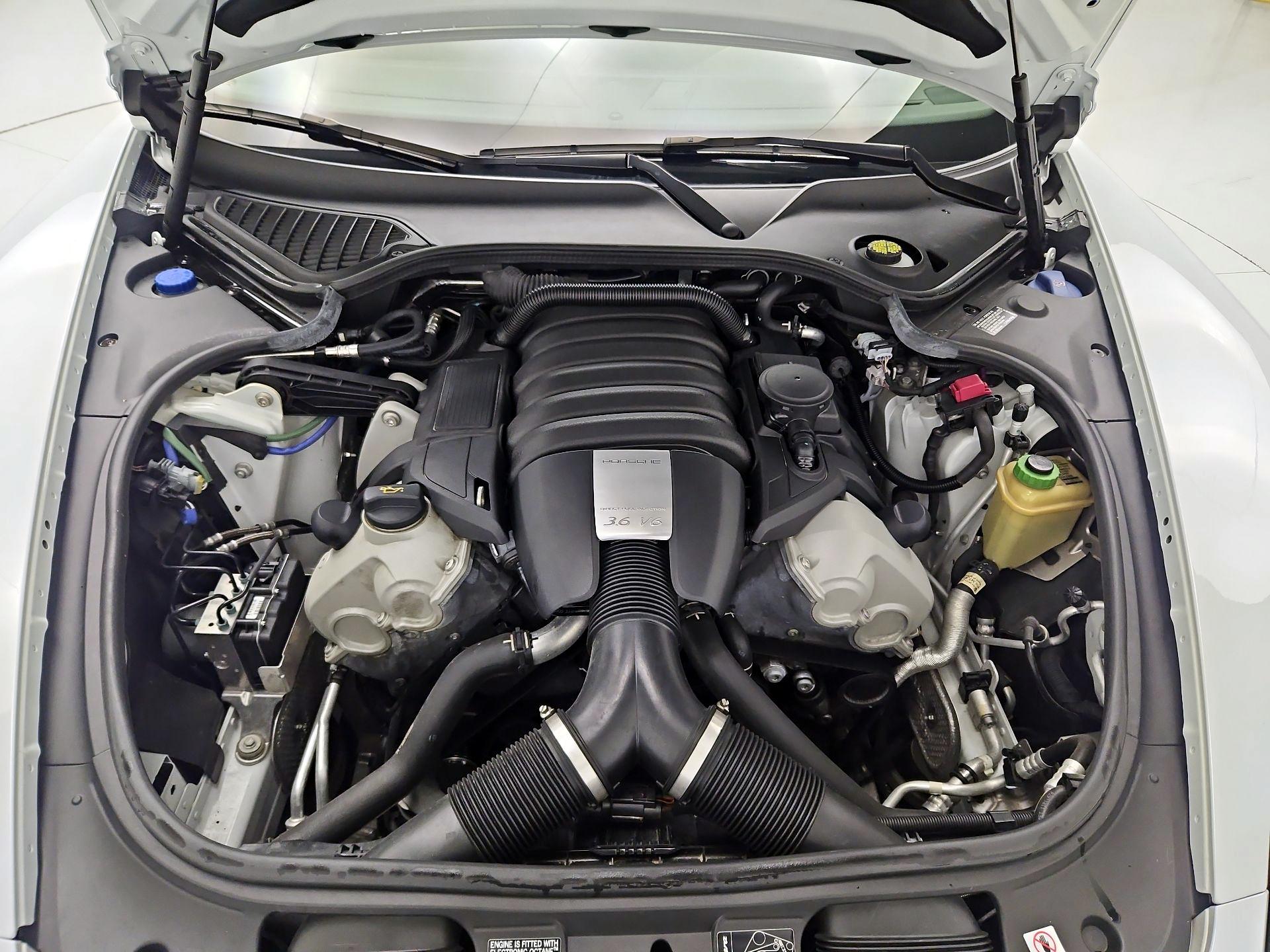 Thumbnail: 2016 Porsche Panamera - 19