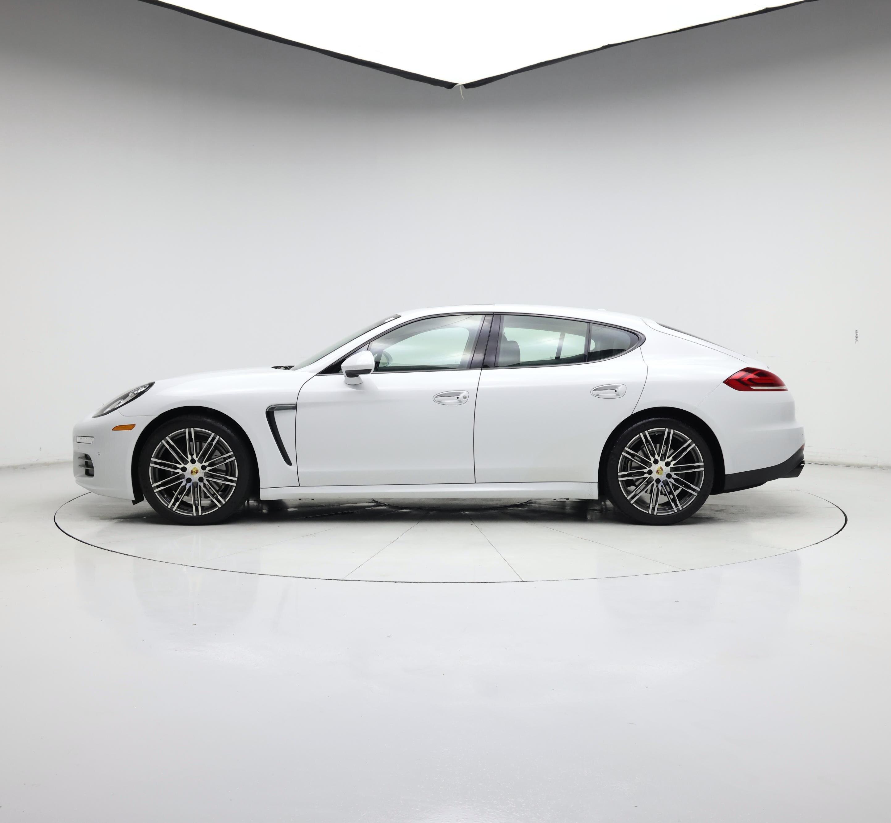 Thumbnail: 2016 Porsche Panamera - 3