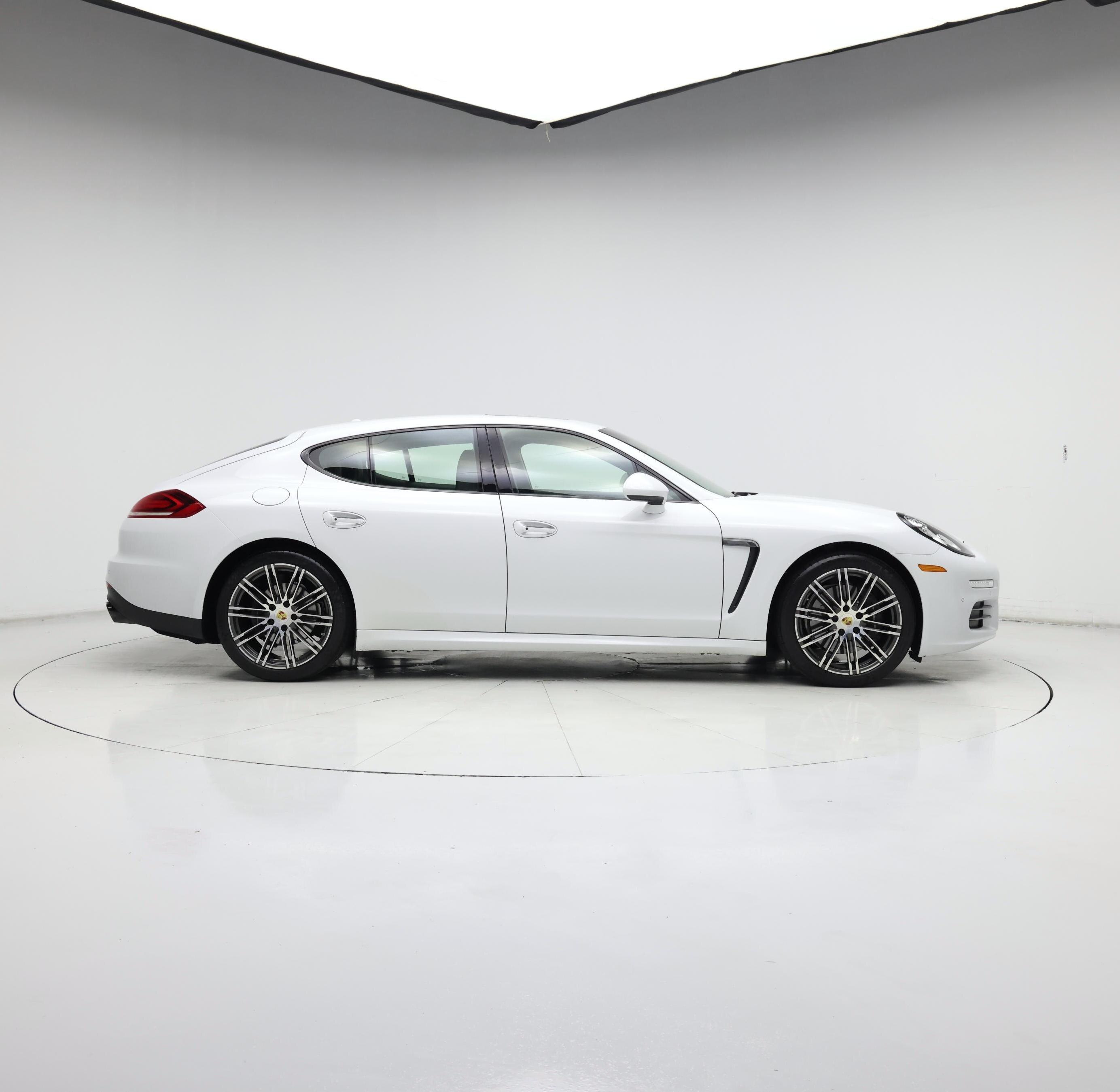 Thumbnail: 2016 Porsche Panamera - 7