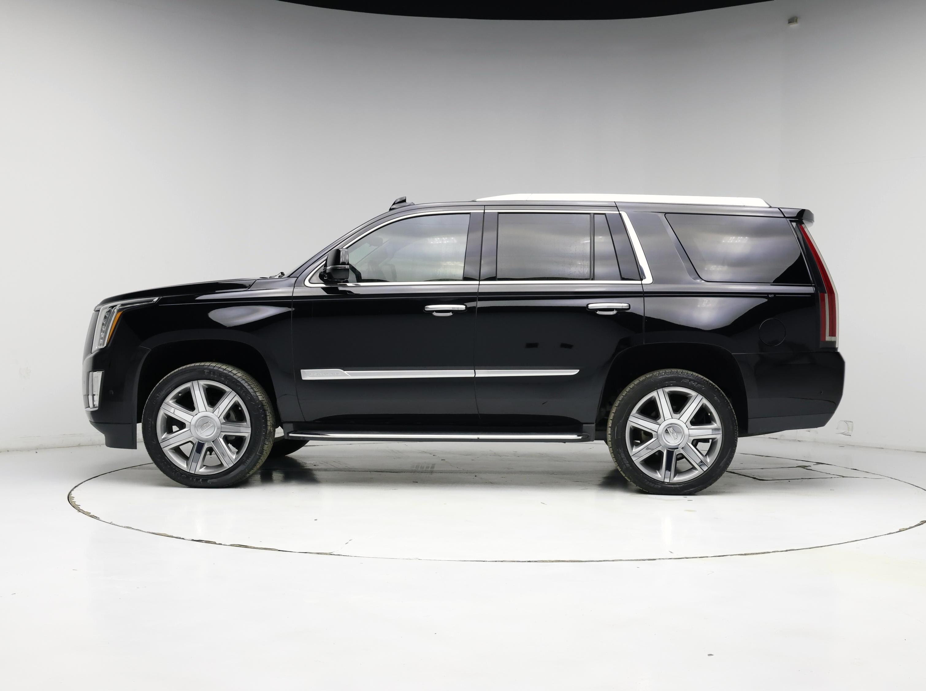 Thumbnail: 2018 Cadillac Escalade - 3