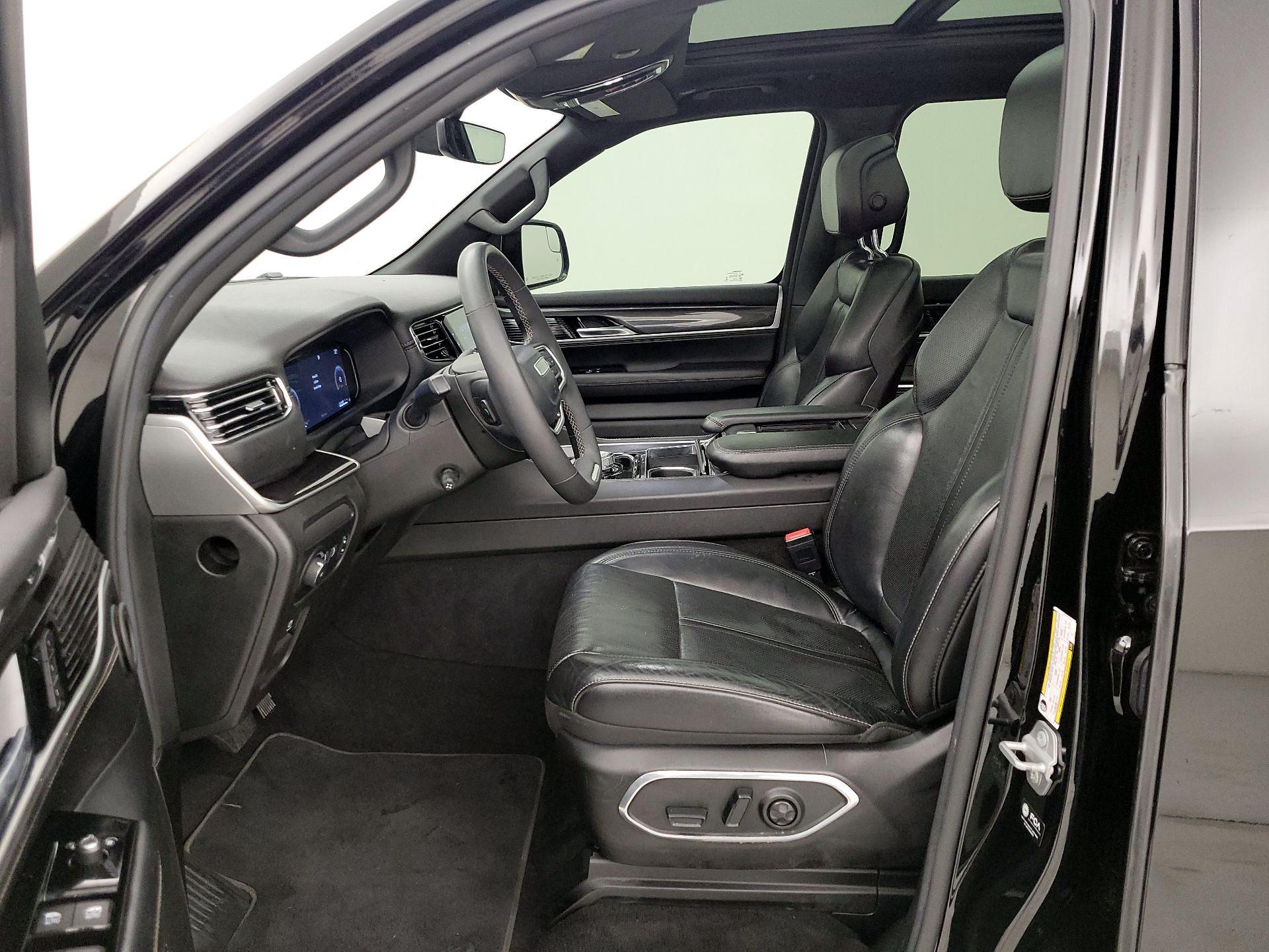 Thumbnail: 2022 Jeep Wagoneer - 11