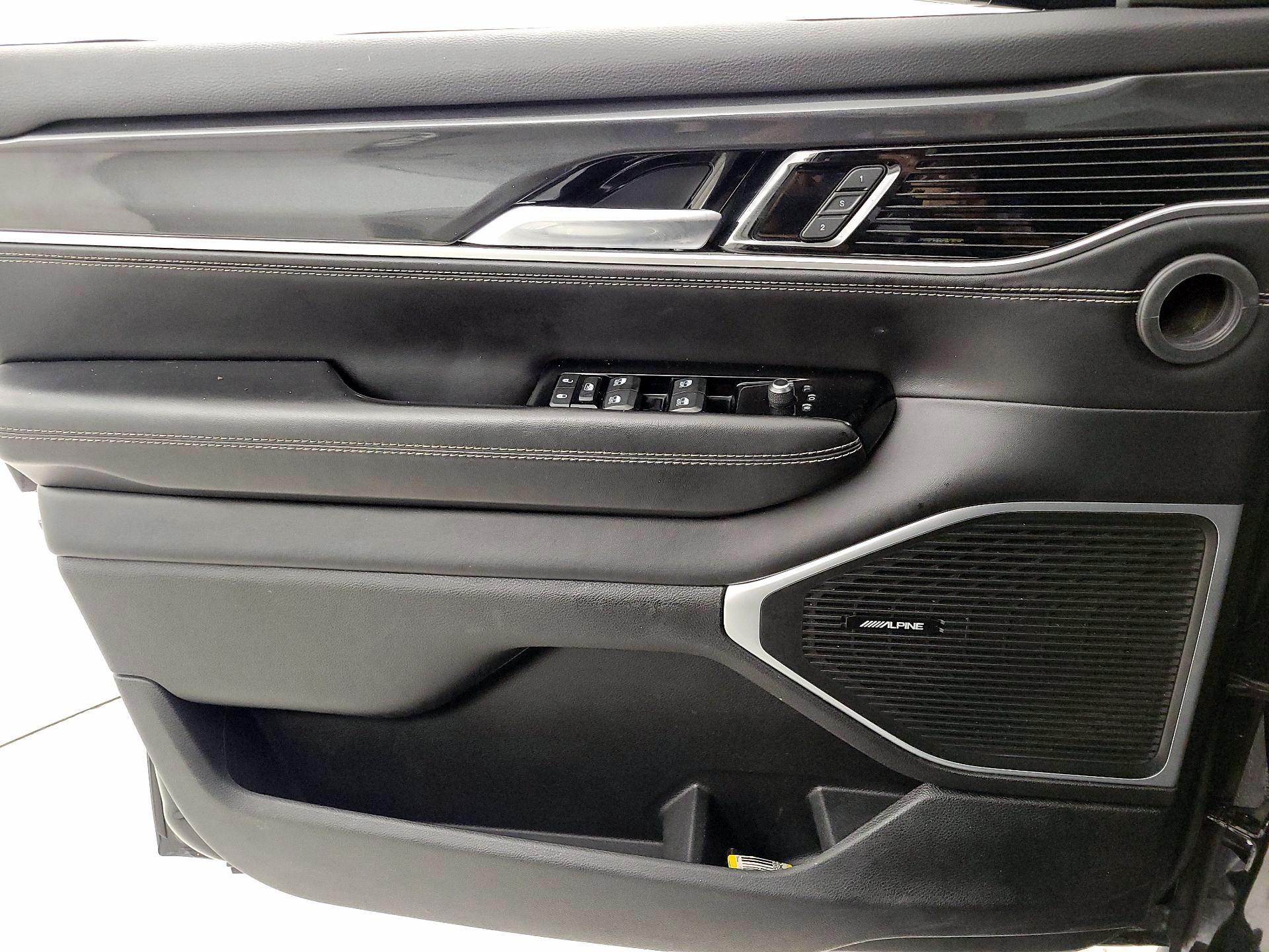 Thumbnail: 2022 Jeep Wagoneer - 12