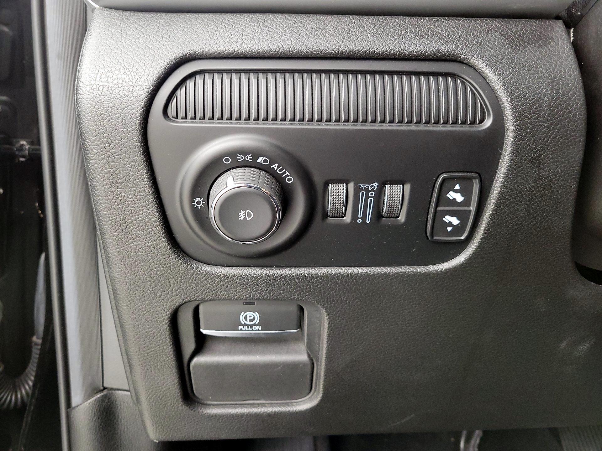 Thumbnail: 2022 Jeep Wagoneer - 13