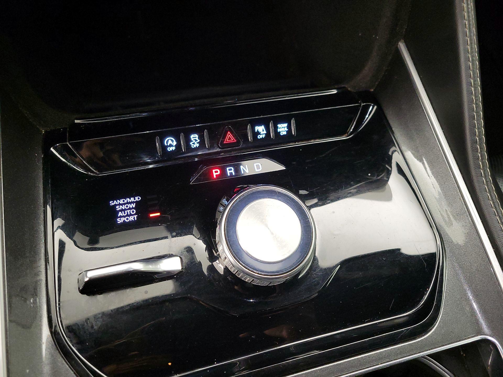 Thumbnail: 2022 Jeep Wagoneer - 18