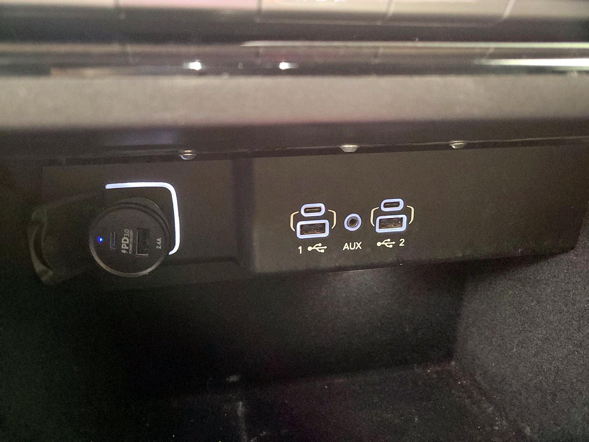 Thumbnail: 2022 Jeep Wagoneer - 19