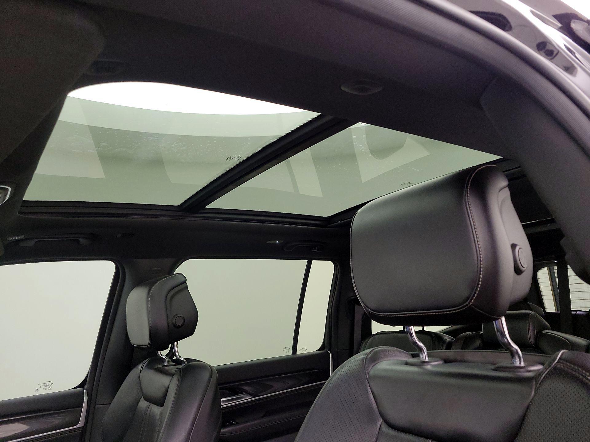 Thumbnail: 2022 Jeep Wagoneer - 20