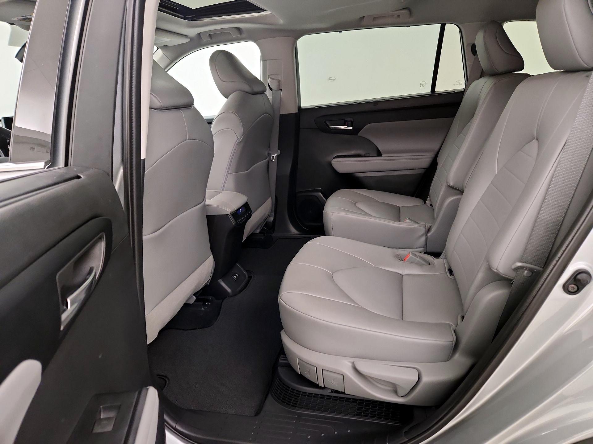 Thumbnail: 2021 Toyota Highlander - 20