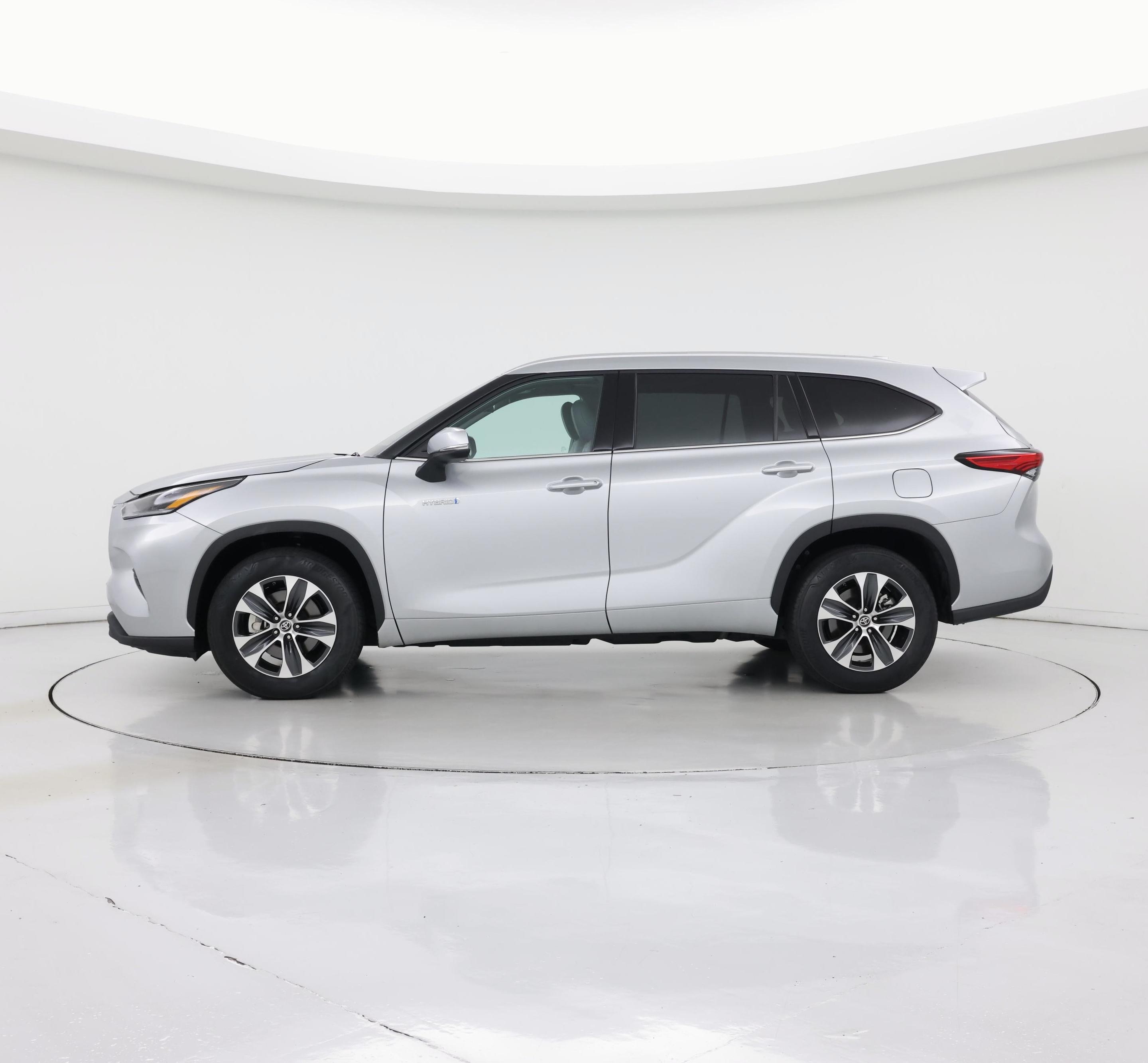 Thumbnail: 2021 Toyota Highlander - 3
