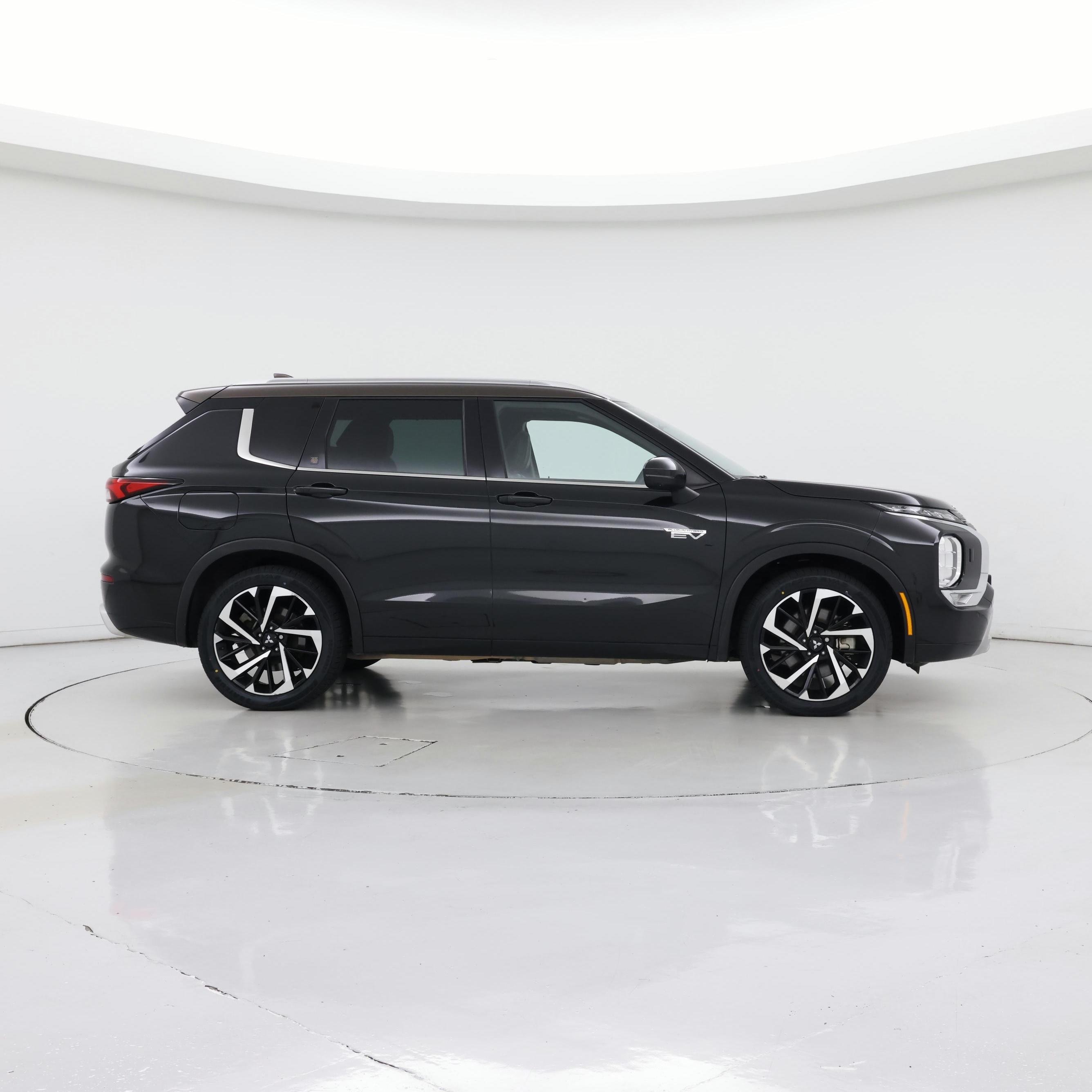 Thumbnail: 2023 Mitsubishi Outlander - 7