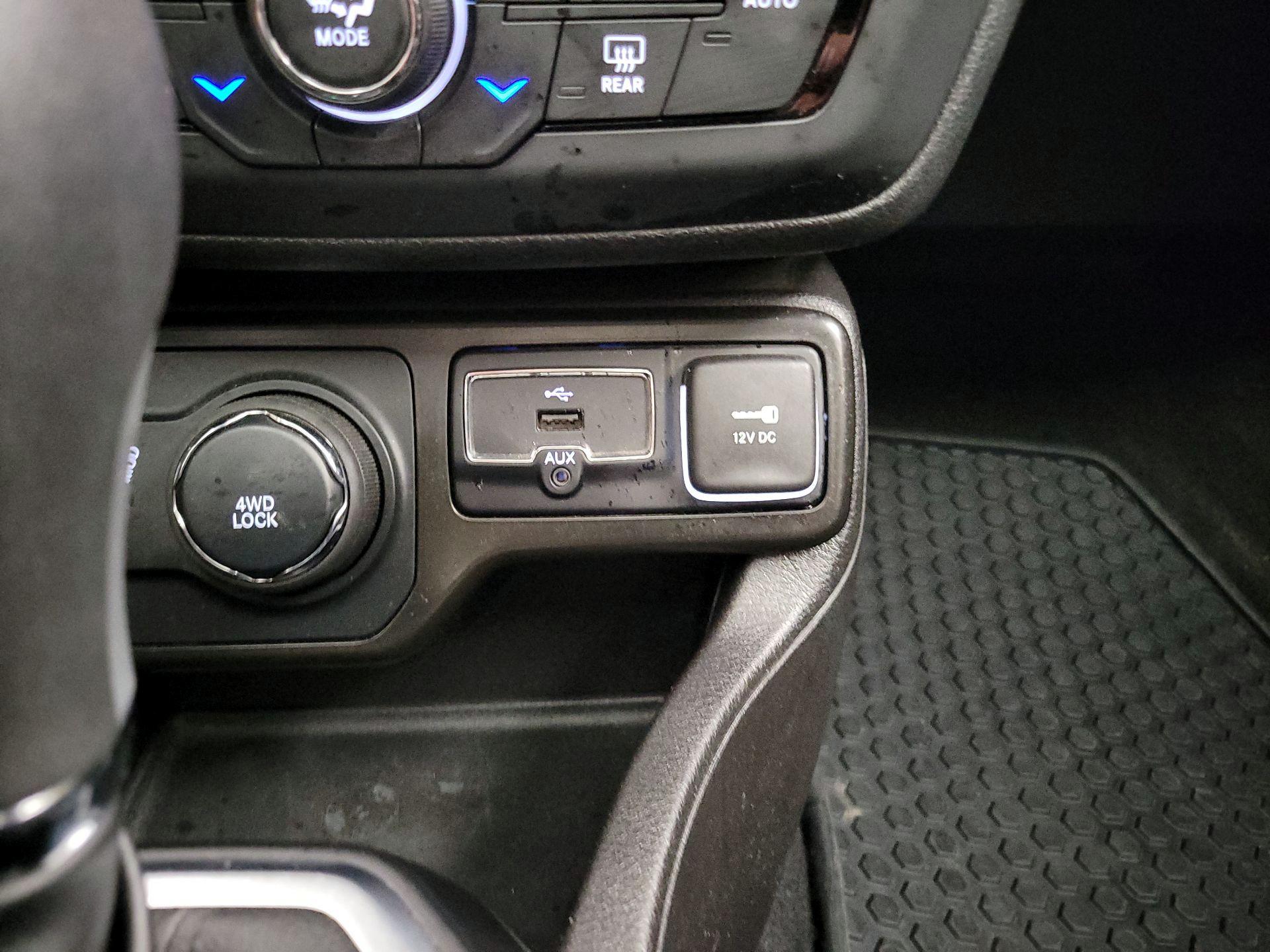Thumbnail: 2023 Jeep Renegade - 19