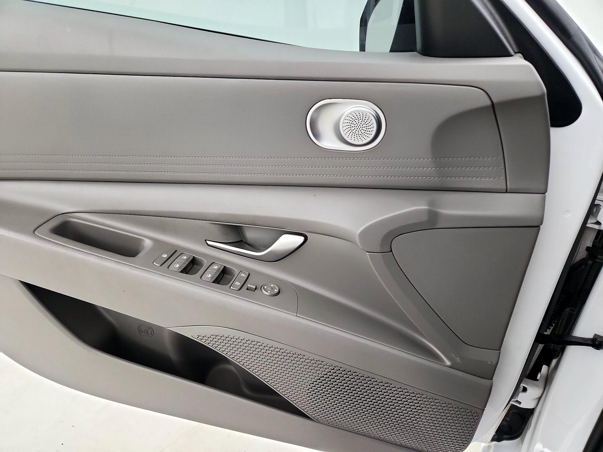 Thumbnail: 2024 Hyundai Elantra - 12