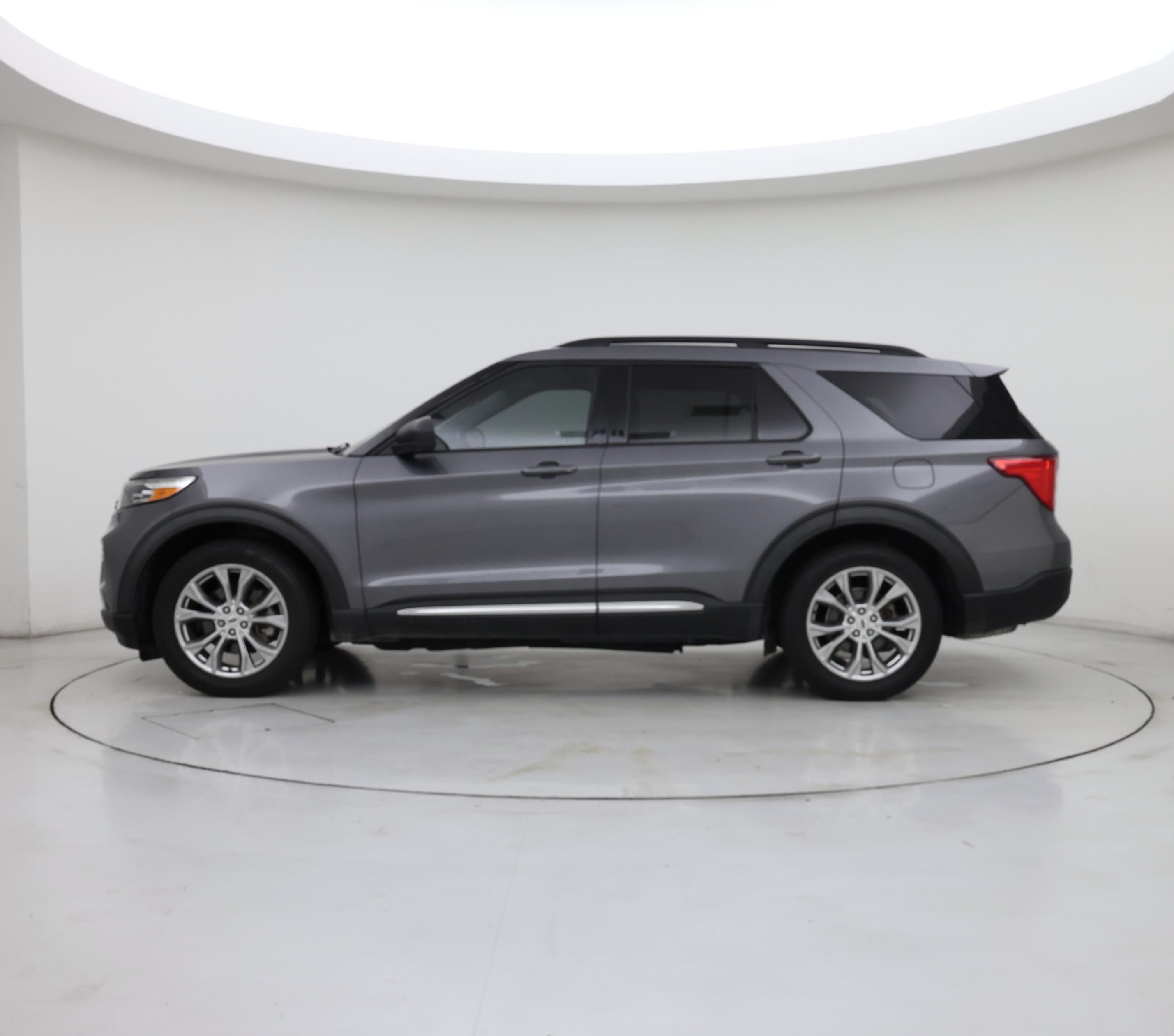 Thumbnail: 2022 Ford Explorer - 3