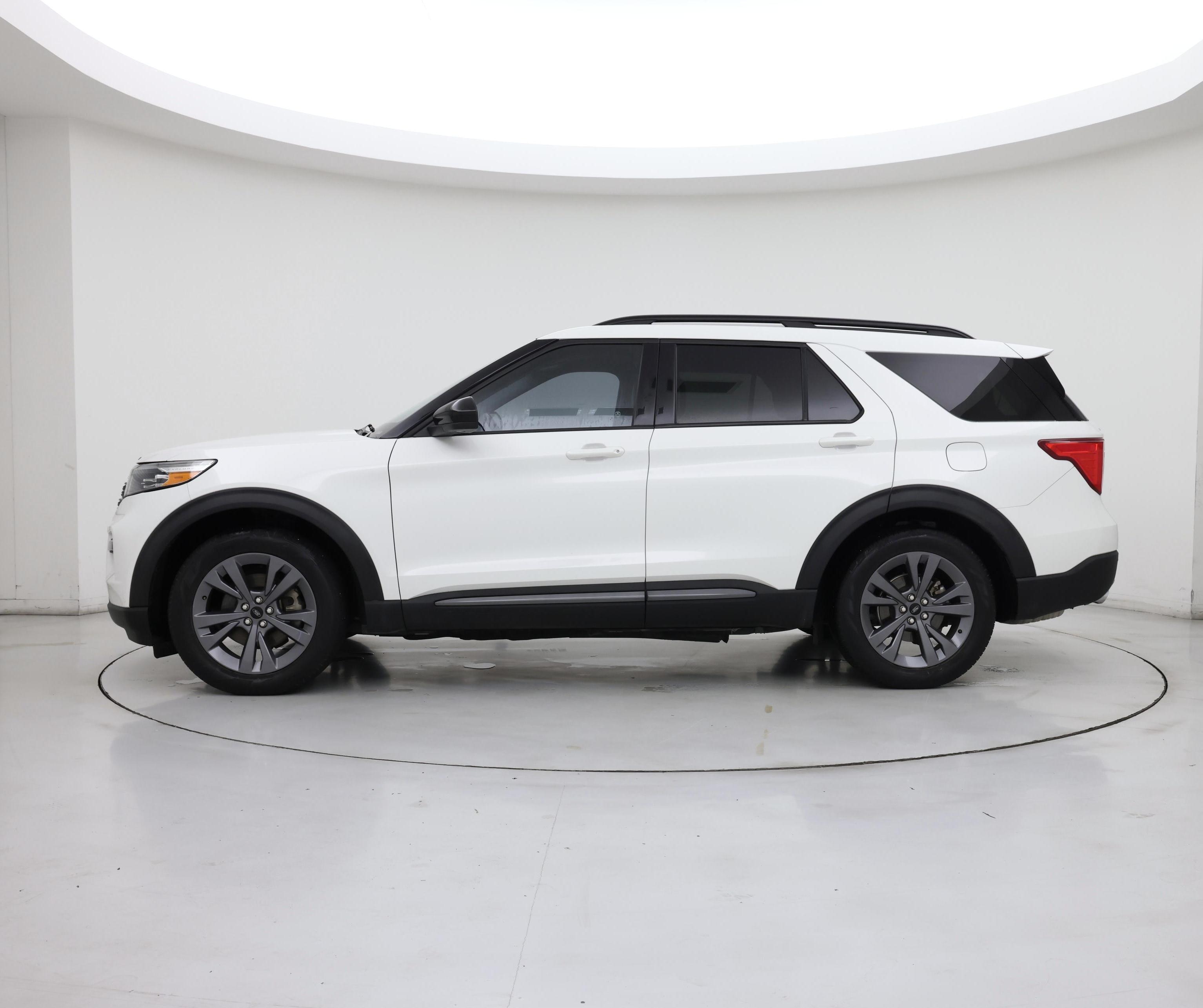 Thumbnail: 2022 Ford Explorer - 3