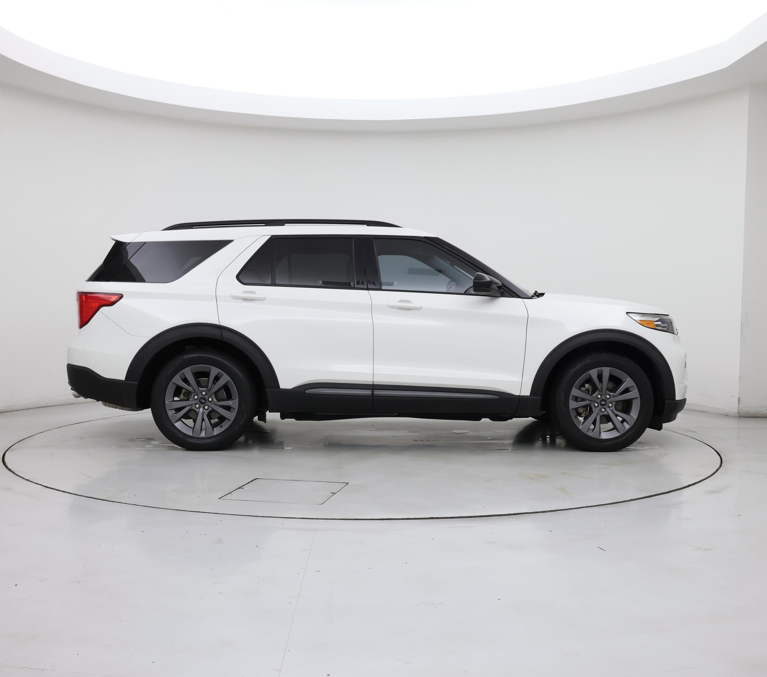 Thumbnail: 2022 Ford Explorer - 7