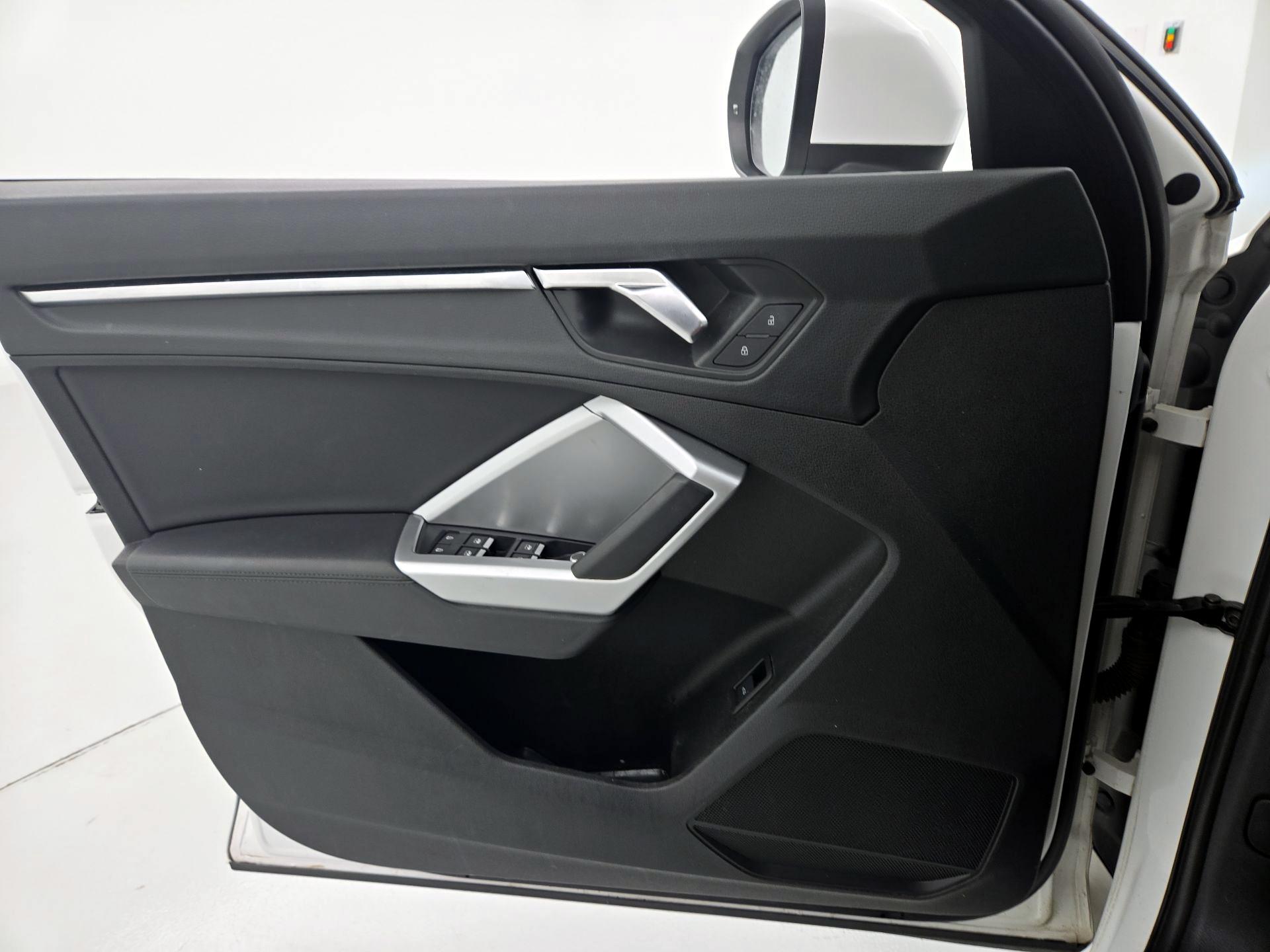 Thumbnail: 2019 Audi Q3 - 12