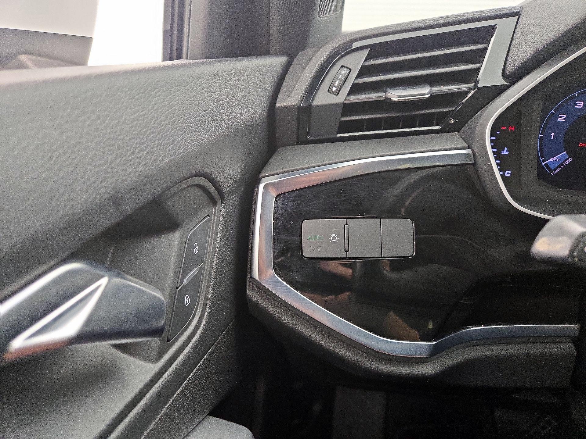 Thumbnail: 2019 Audi Q3 - 13