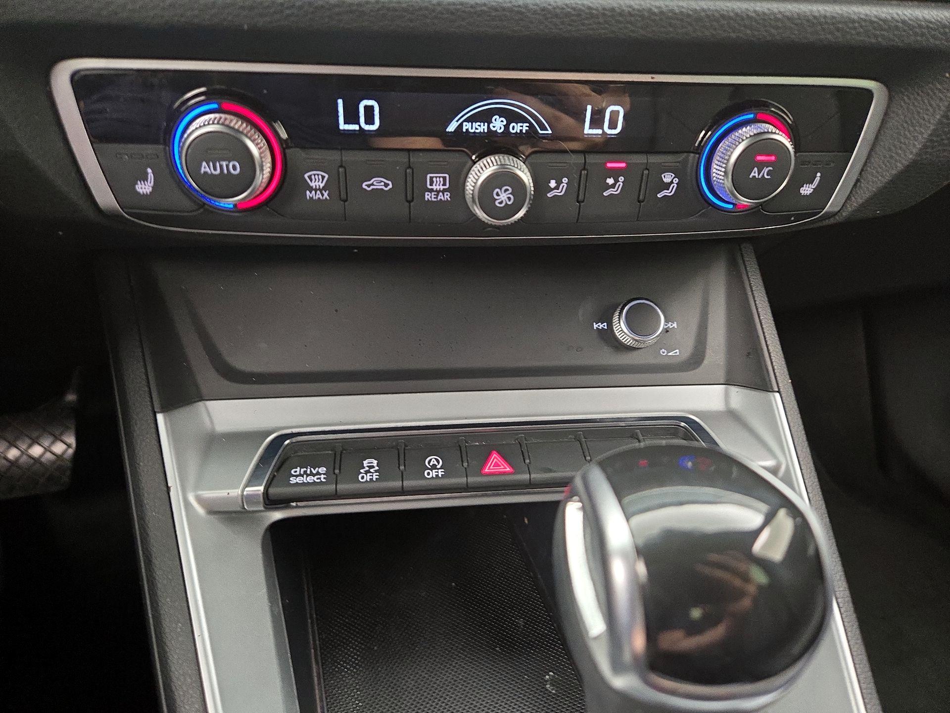 Thumbnail: 2019 Audi Q3 - 16