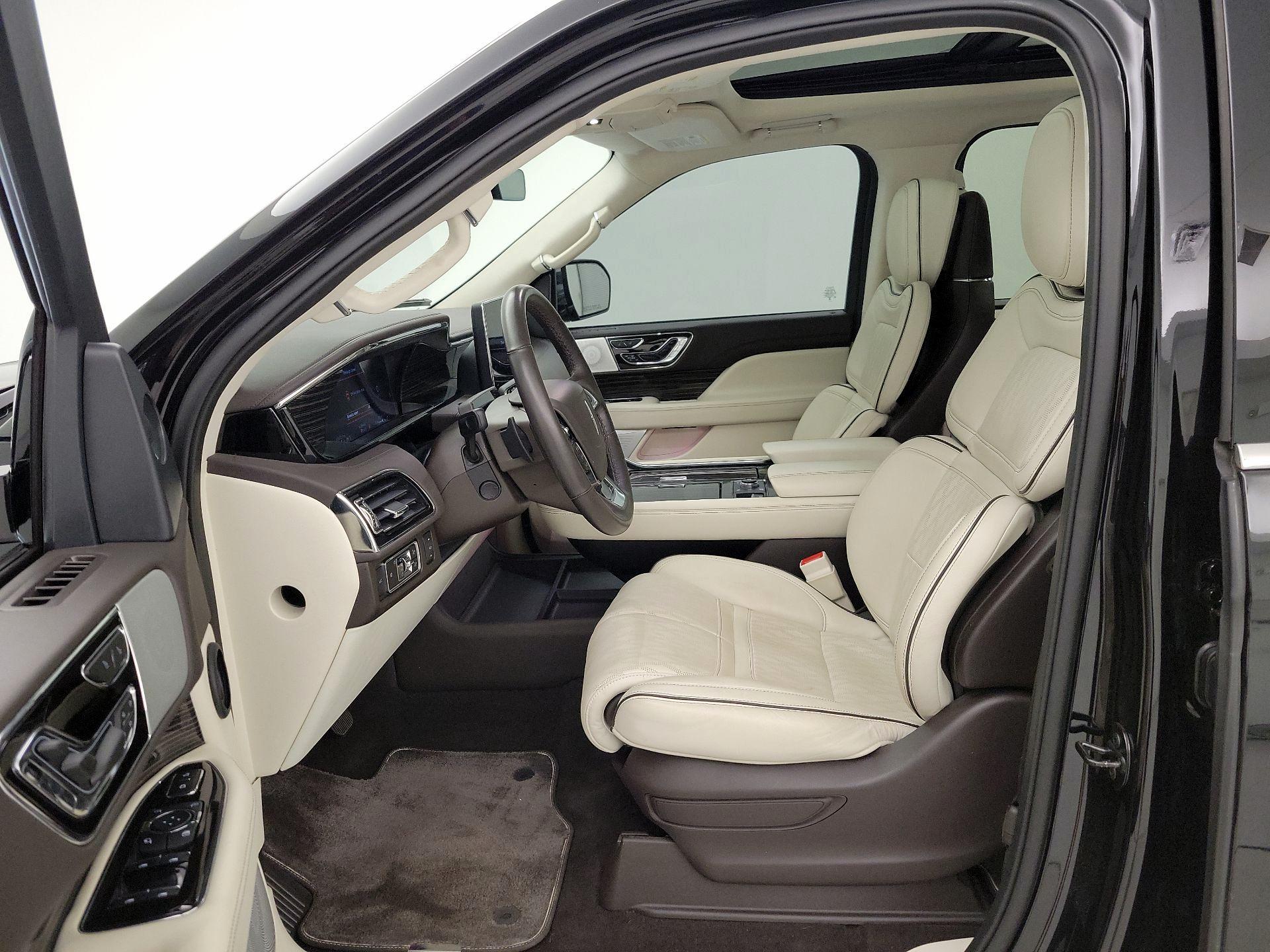 Thumbnail: 2023 Lincoln Navigator L - 11