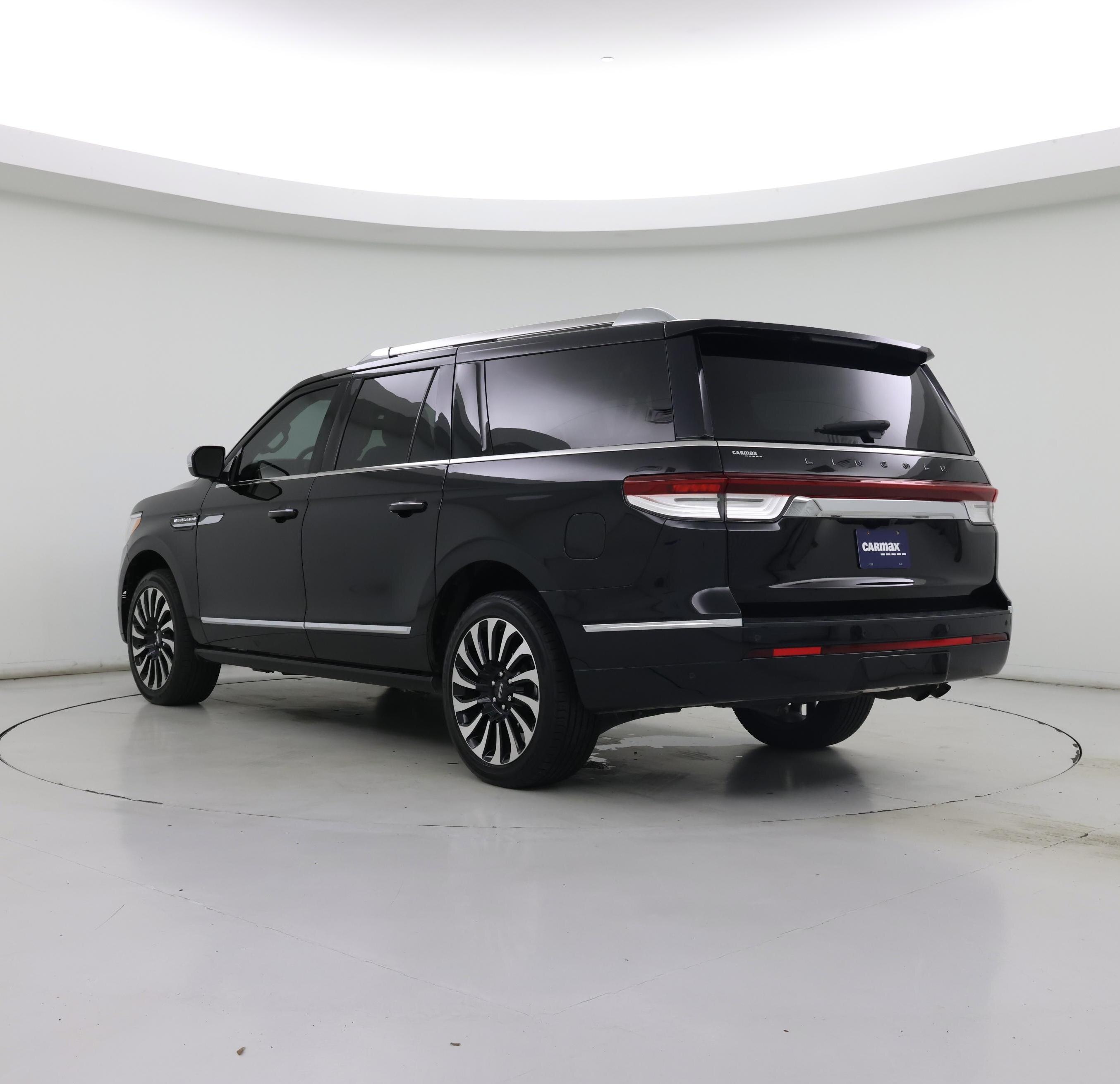 Thumbnail: 2023 Lincoln Navigator L - 2