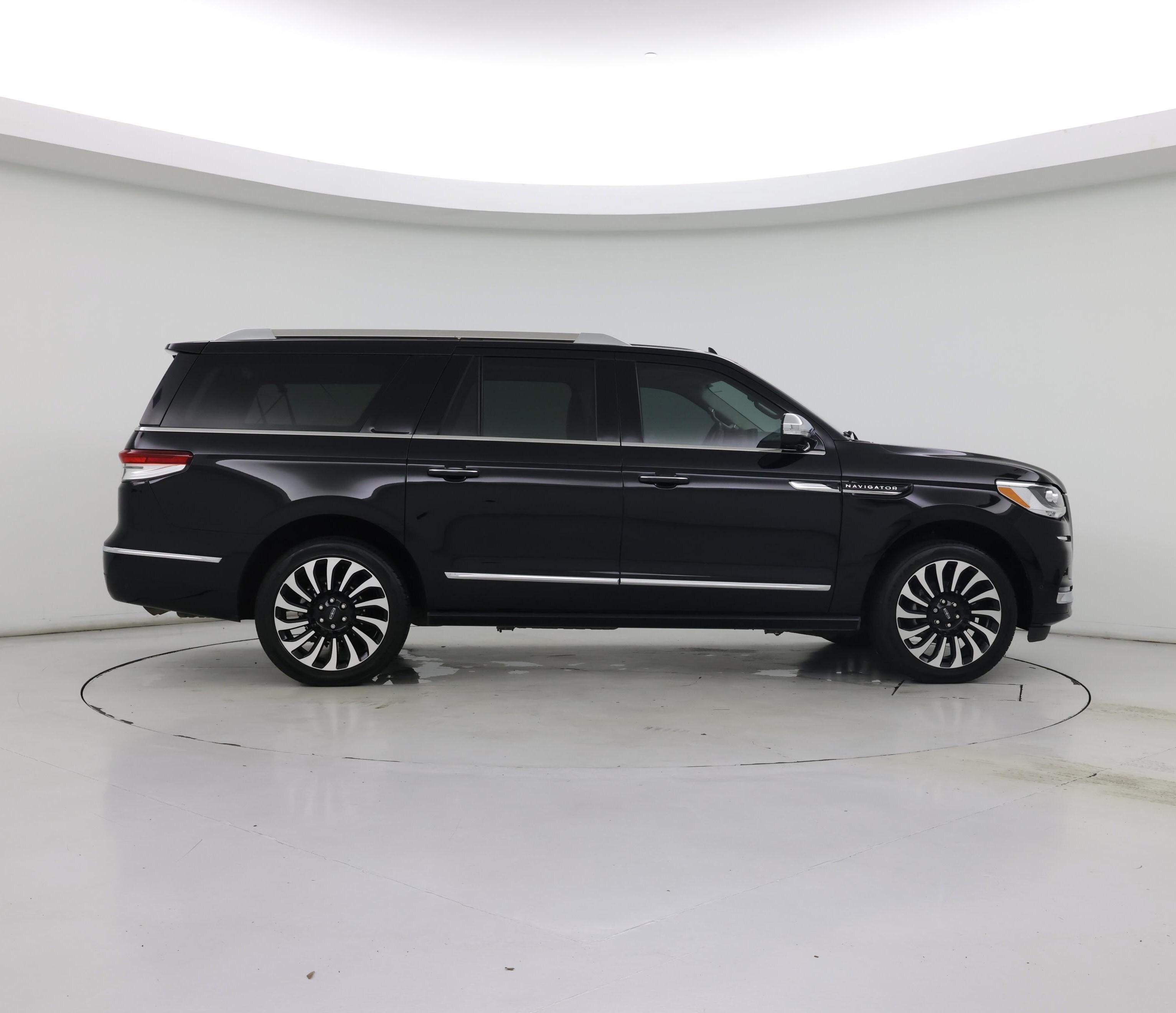 Thumbnail: 2023 Lincoln Navigator L - 7