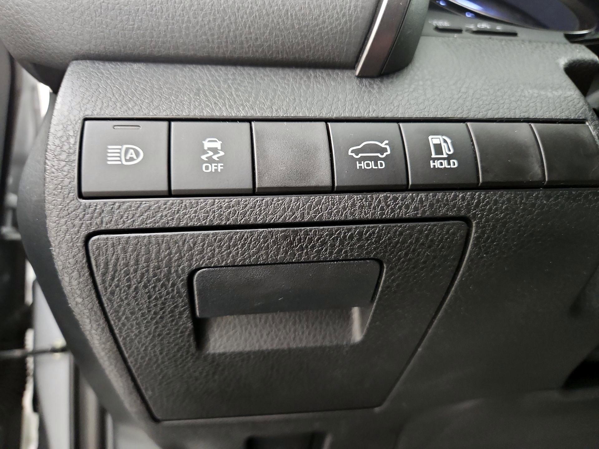 Thumbnail: 2019 Toyota Camry - 13