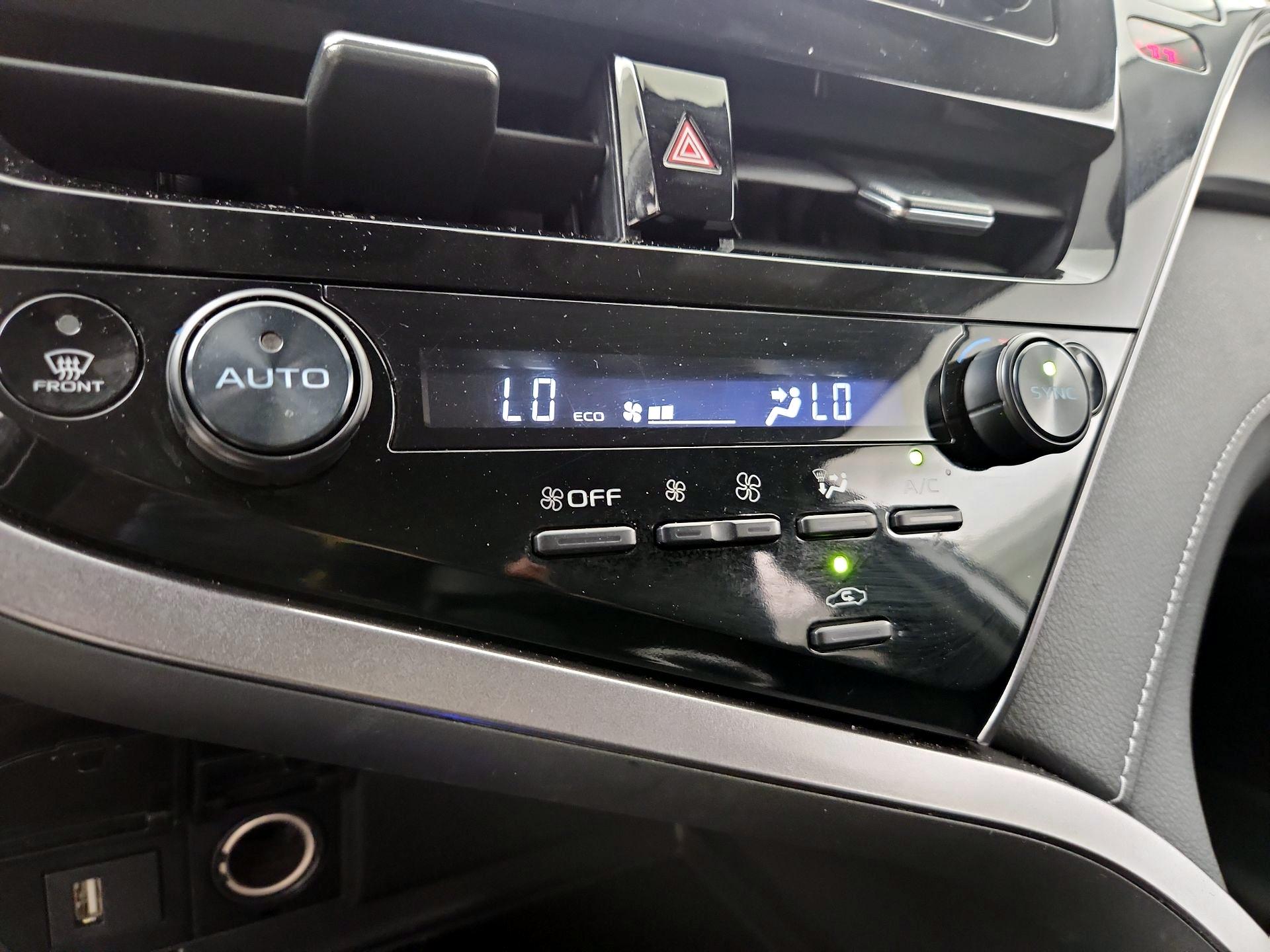 Thumbnail: 2019 Toyota Camry - 16