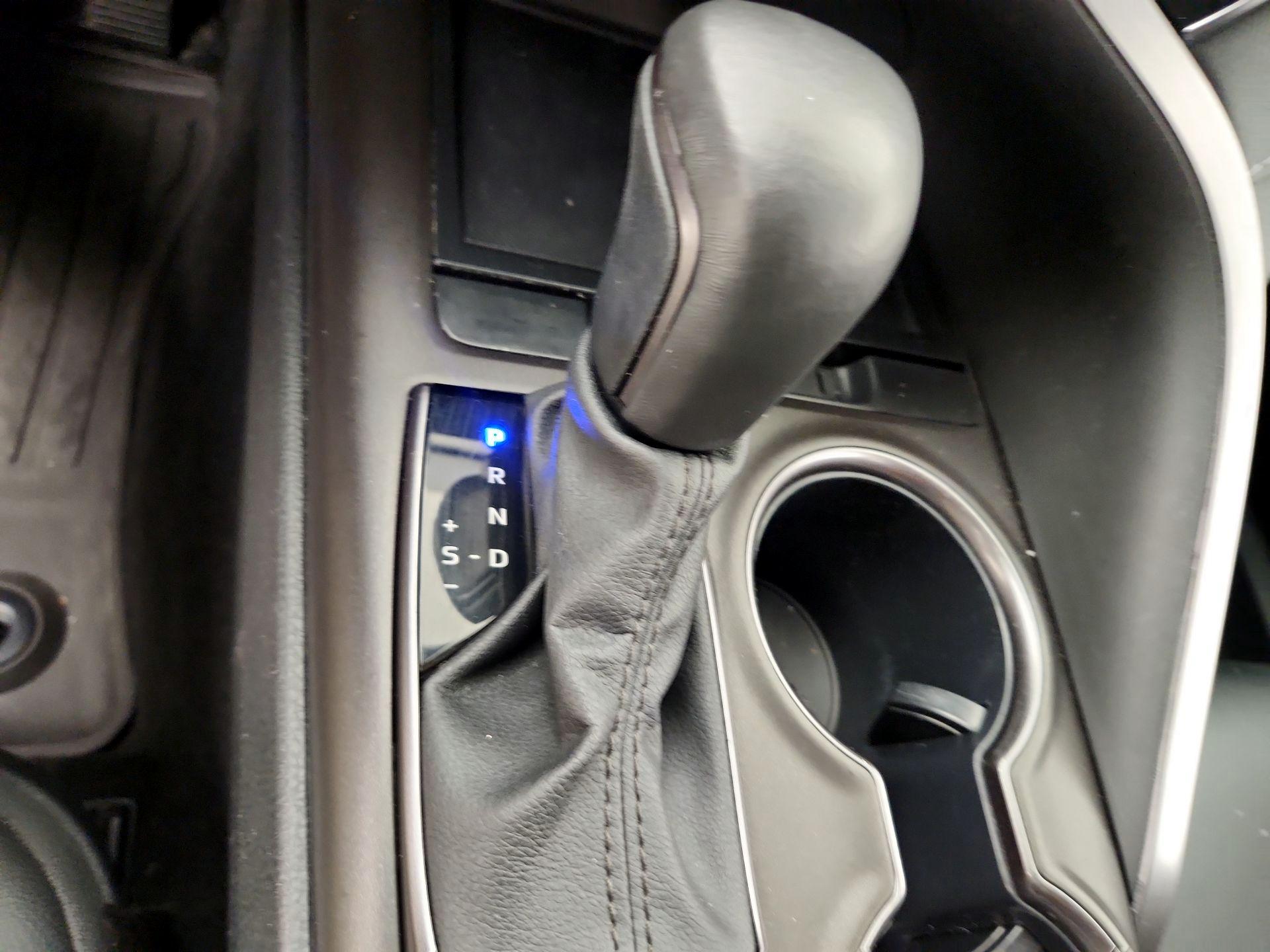 Thumbnail: 2019 Toyota Camry - 17