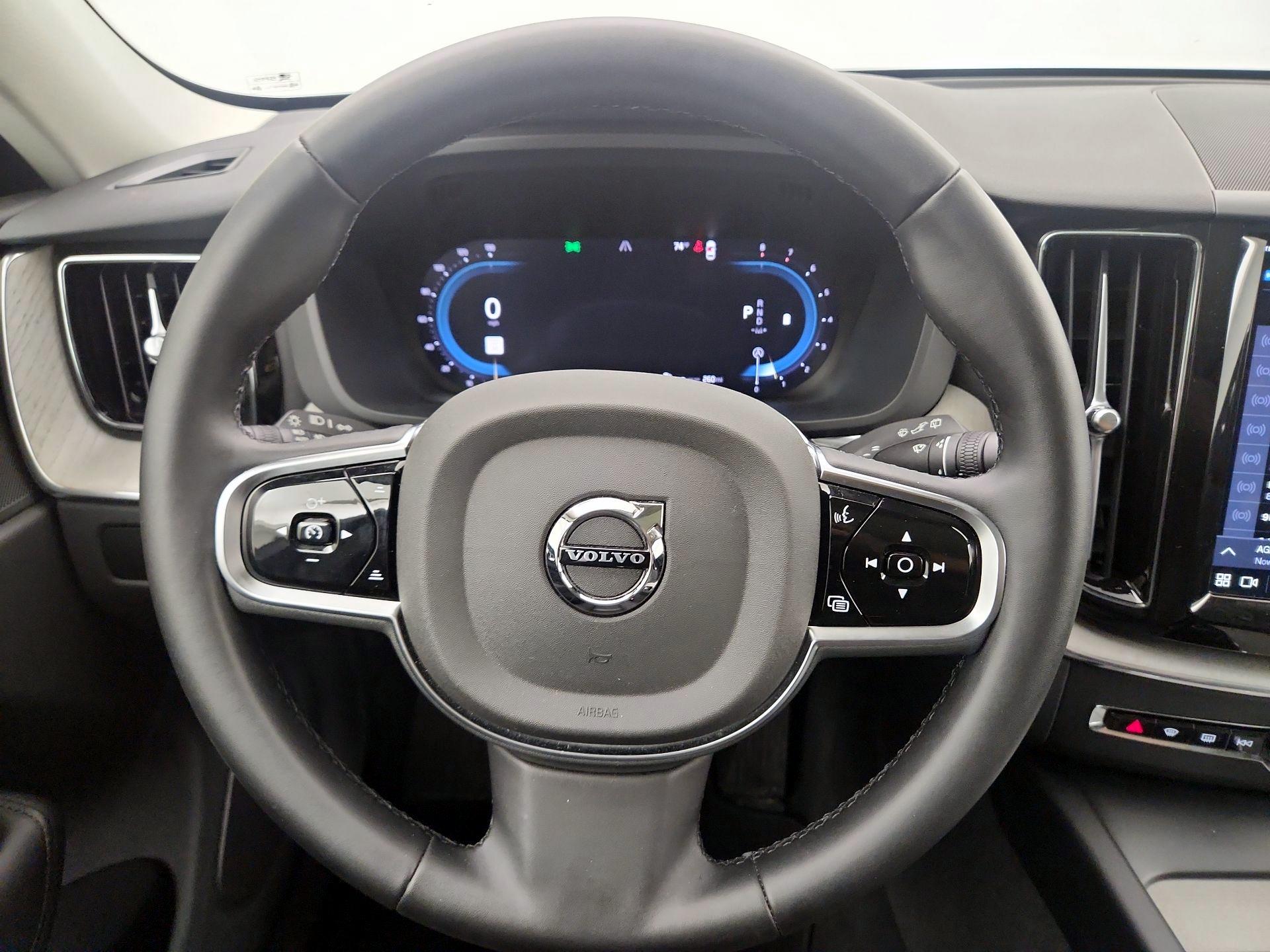 Thumbnail: 2025 Volvo XC60 - 10