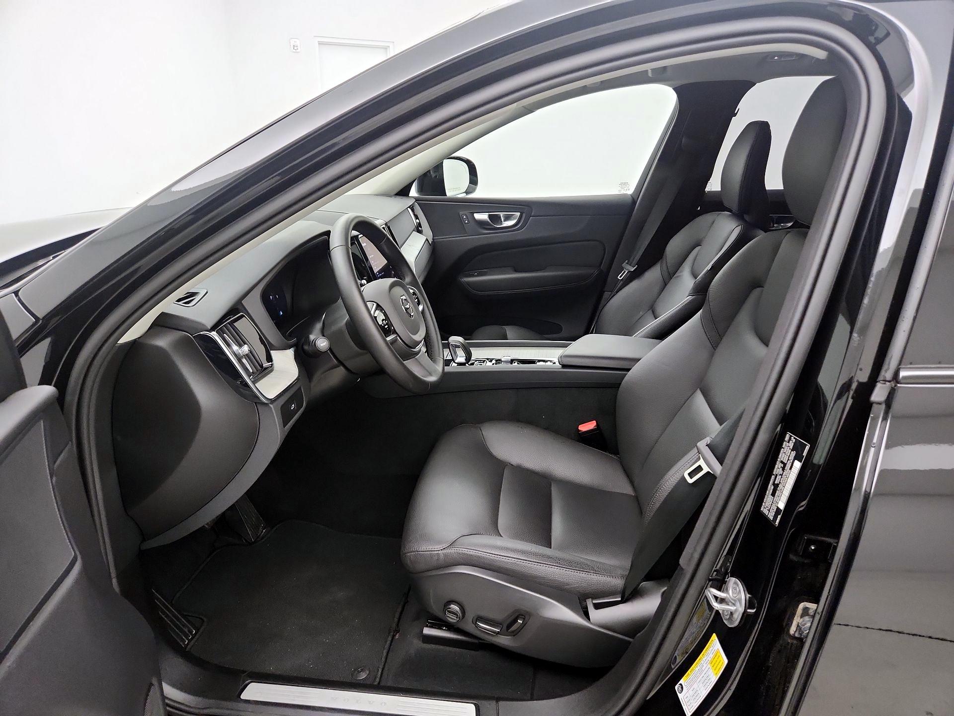 Thumbnail: 2025 Volvo XC60 - 11