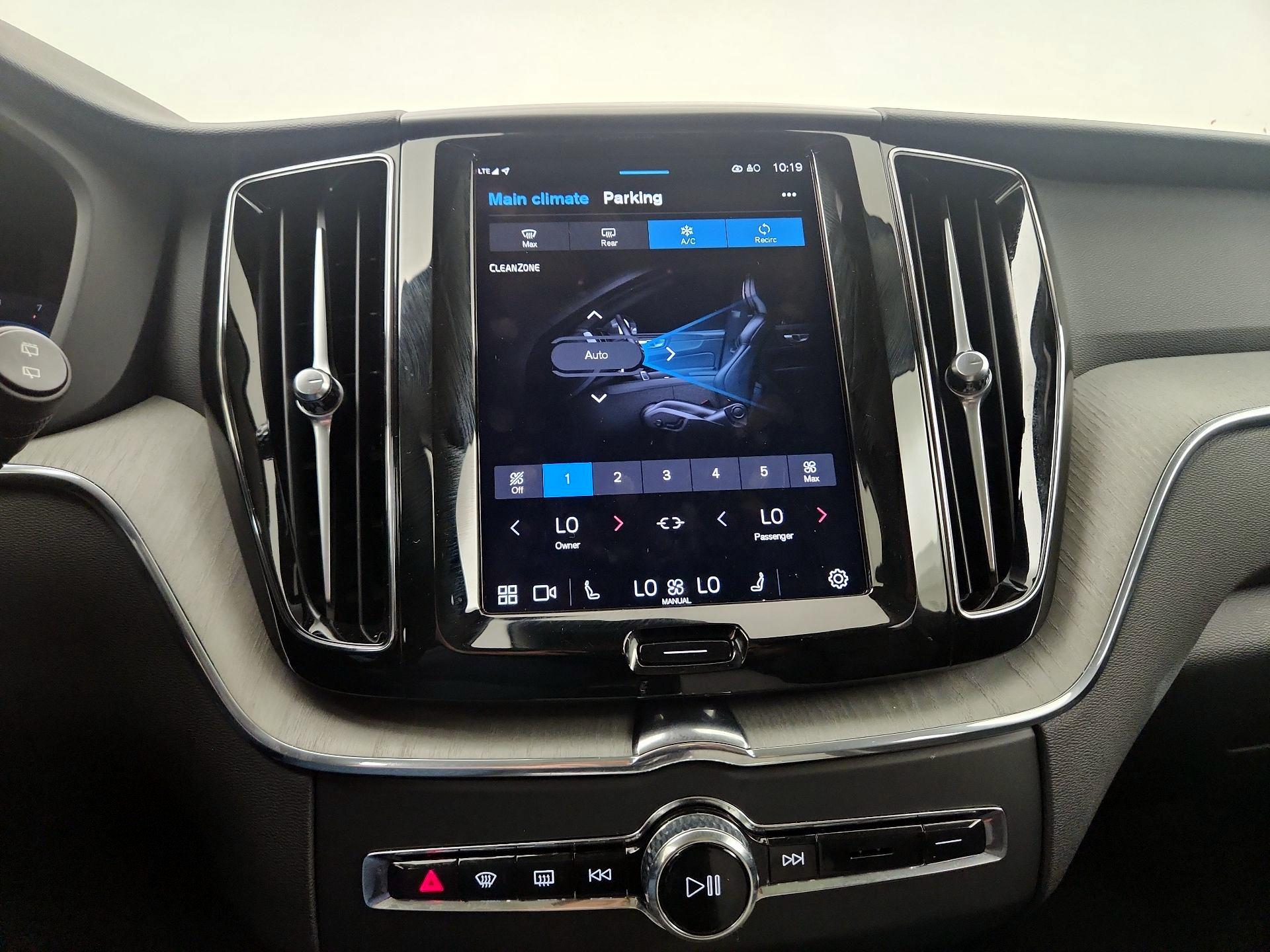 Thumbnail: 2025 Volvo XC60 - 14
