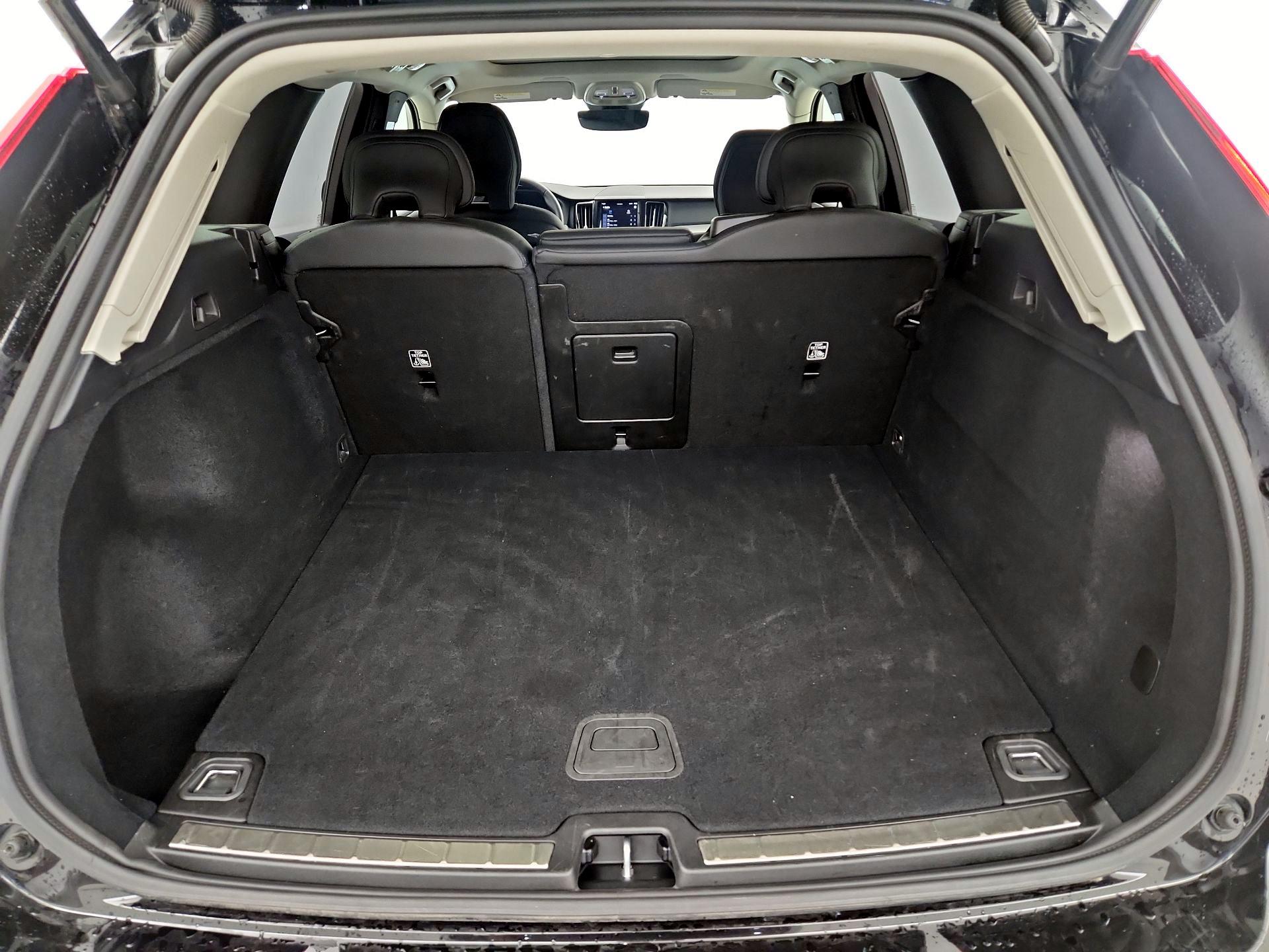 Thumbnail: 2025 Volvo XC60 - 16
