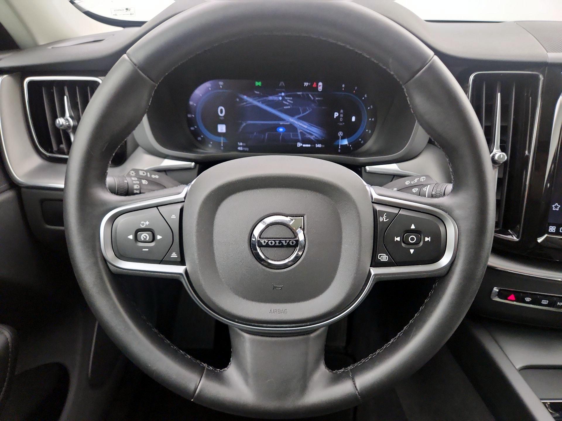 Thumbnail: 2025 Volvo XC60 - 10