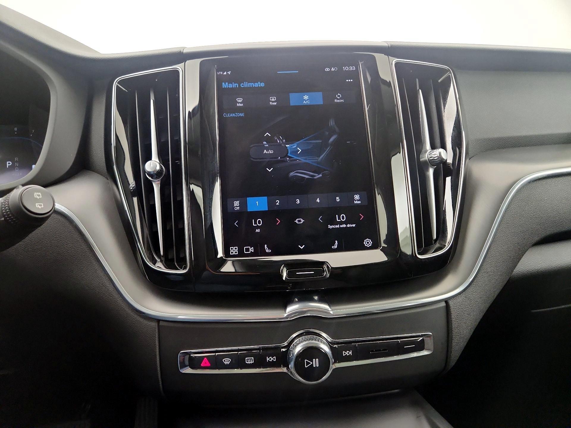 Thumbnail: 2025 Volvo XC60 - 14