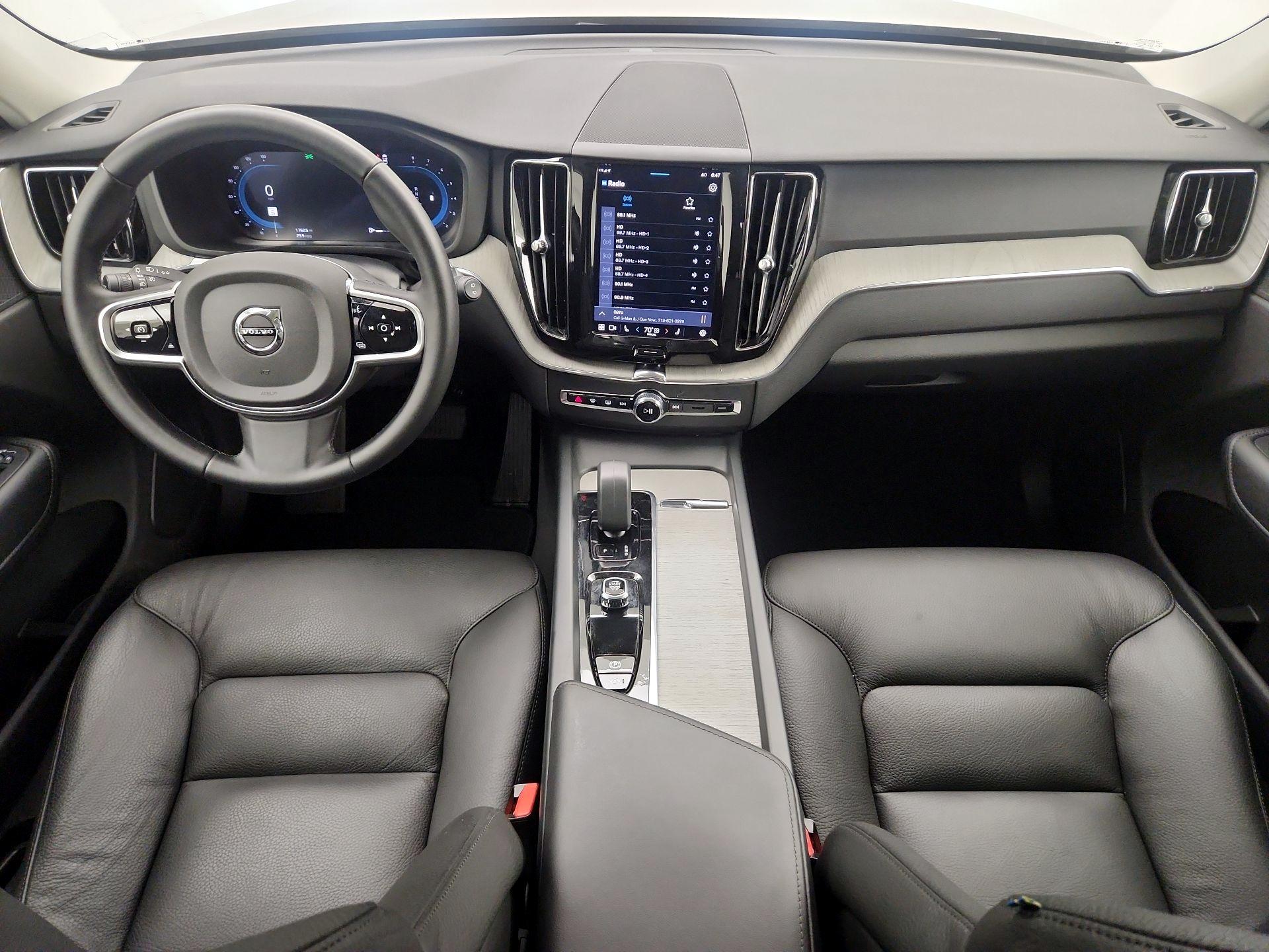 Thumbnail: 2025 Volvo XC60 - 9