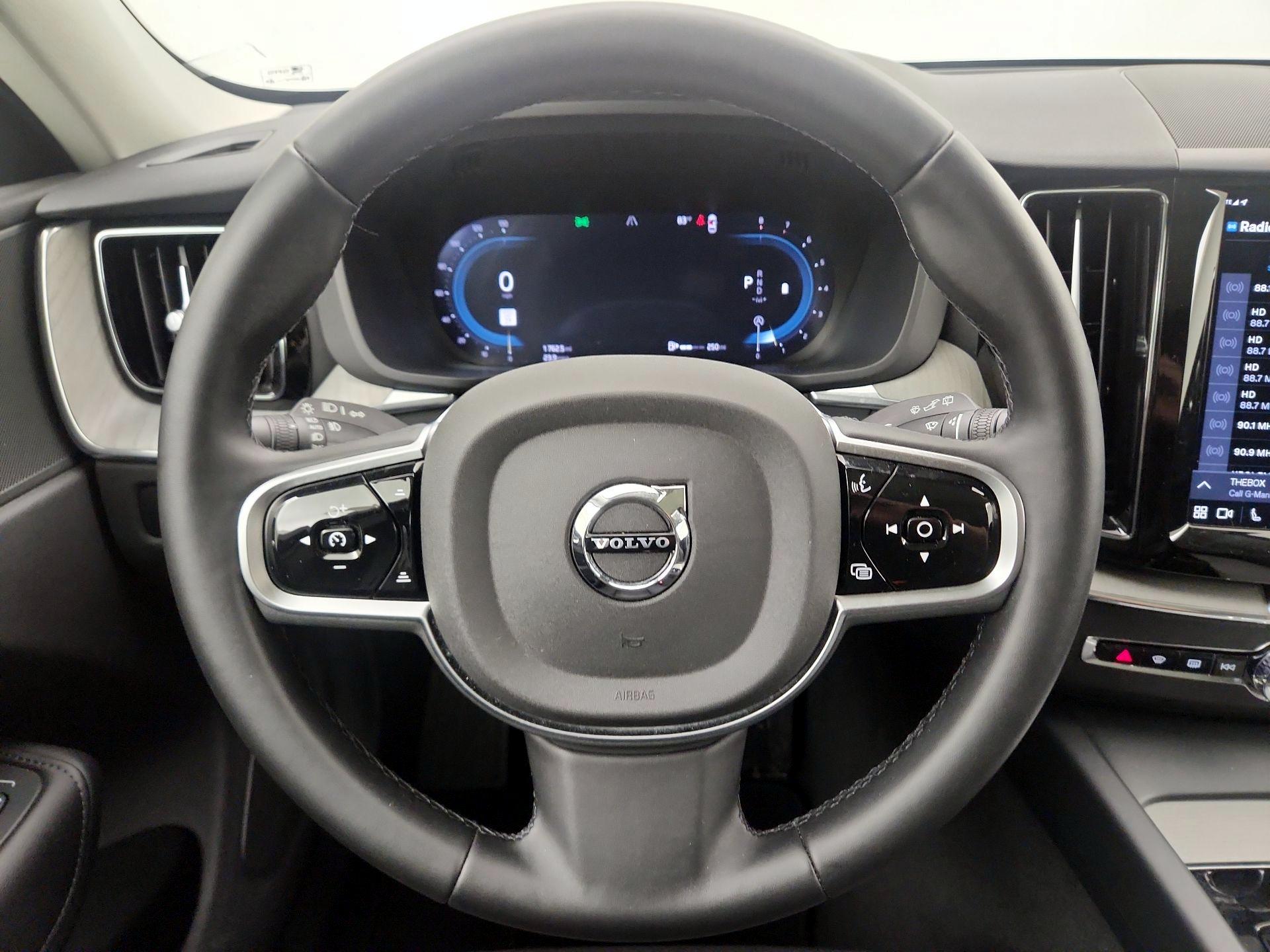Thumbnail: 2025 Volvo XC60 - 10