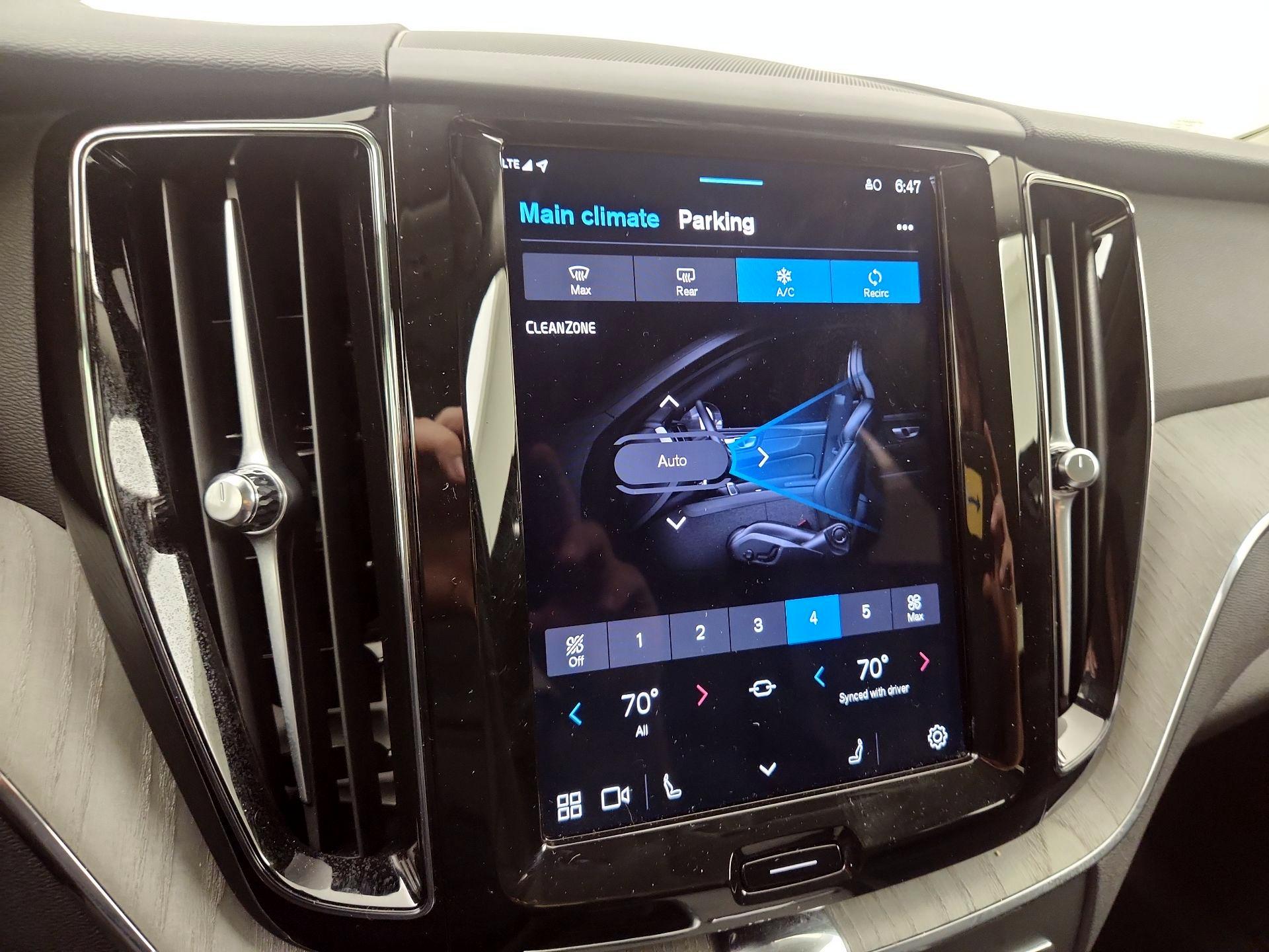 Thumbnail: 2025 Volvo XC60 - 15